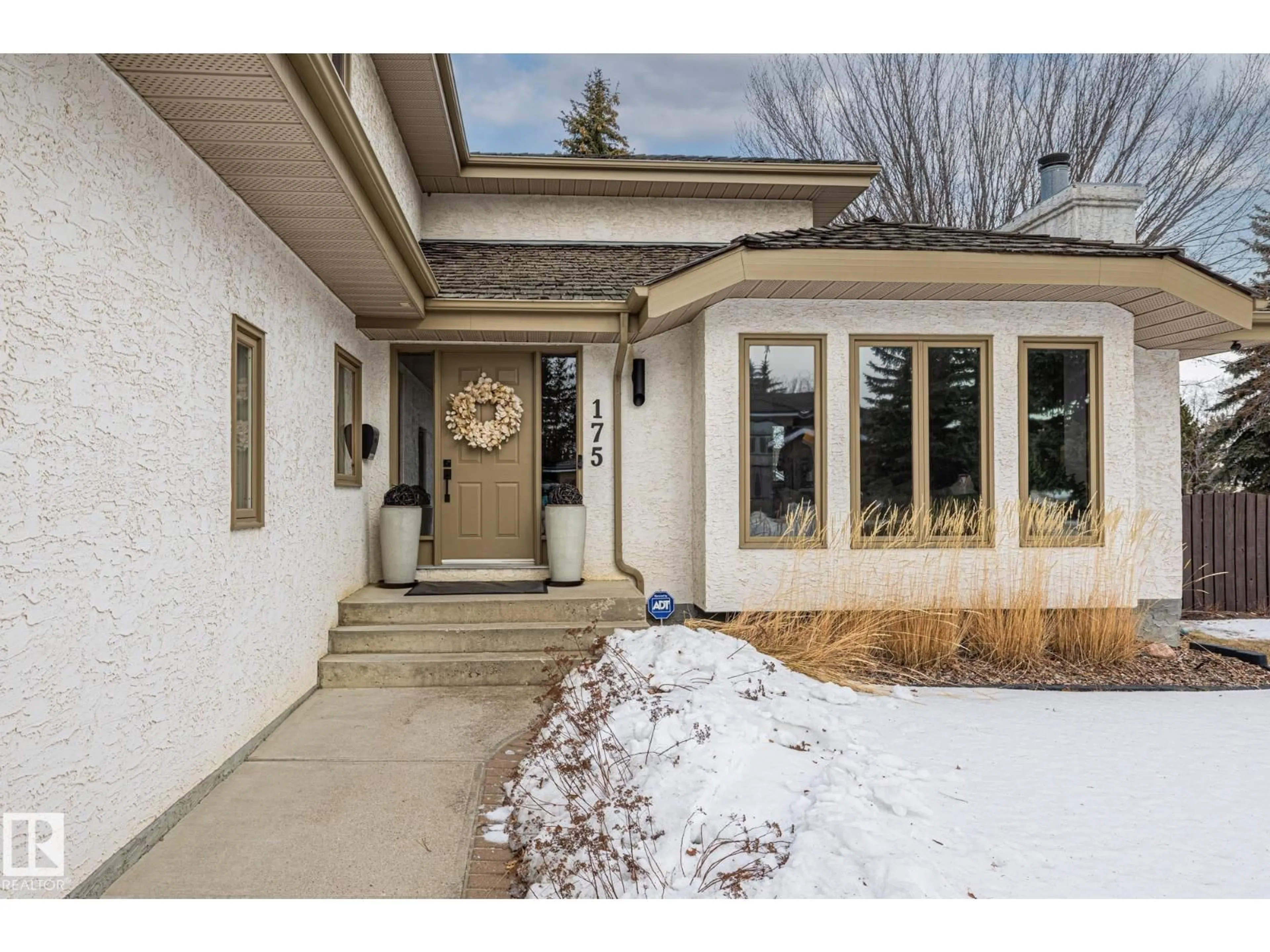 Indoor entryway for 175 ROY ST, Edmonton Alberta T6R2A8