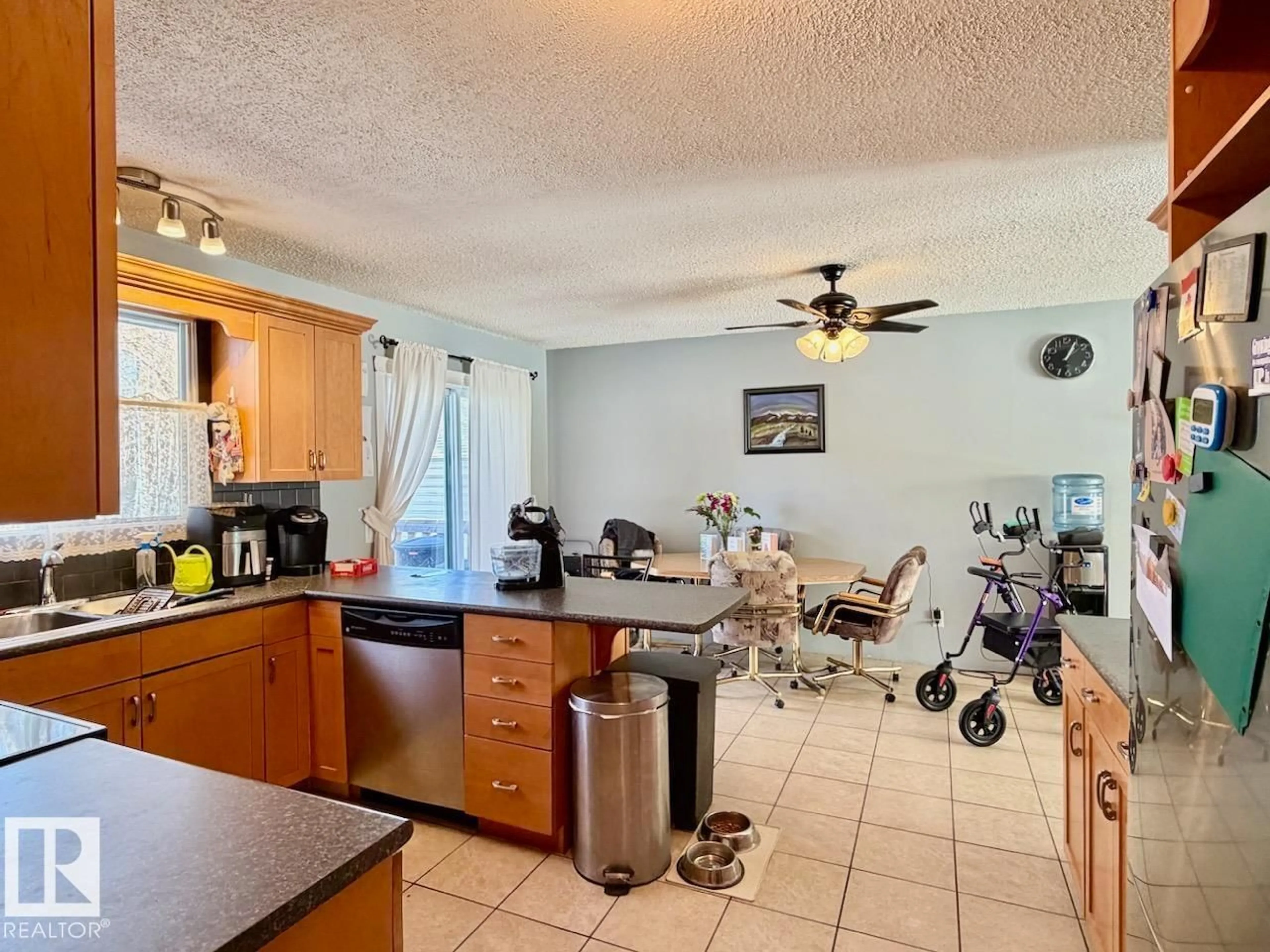 Open concept kitchen, ceramic/tile floor for 4802 MACKENZIE AV, Drayton Valley Alberta T7A1A5