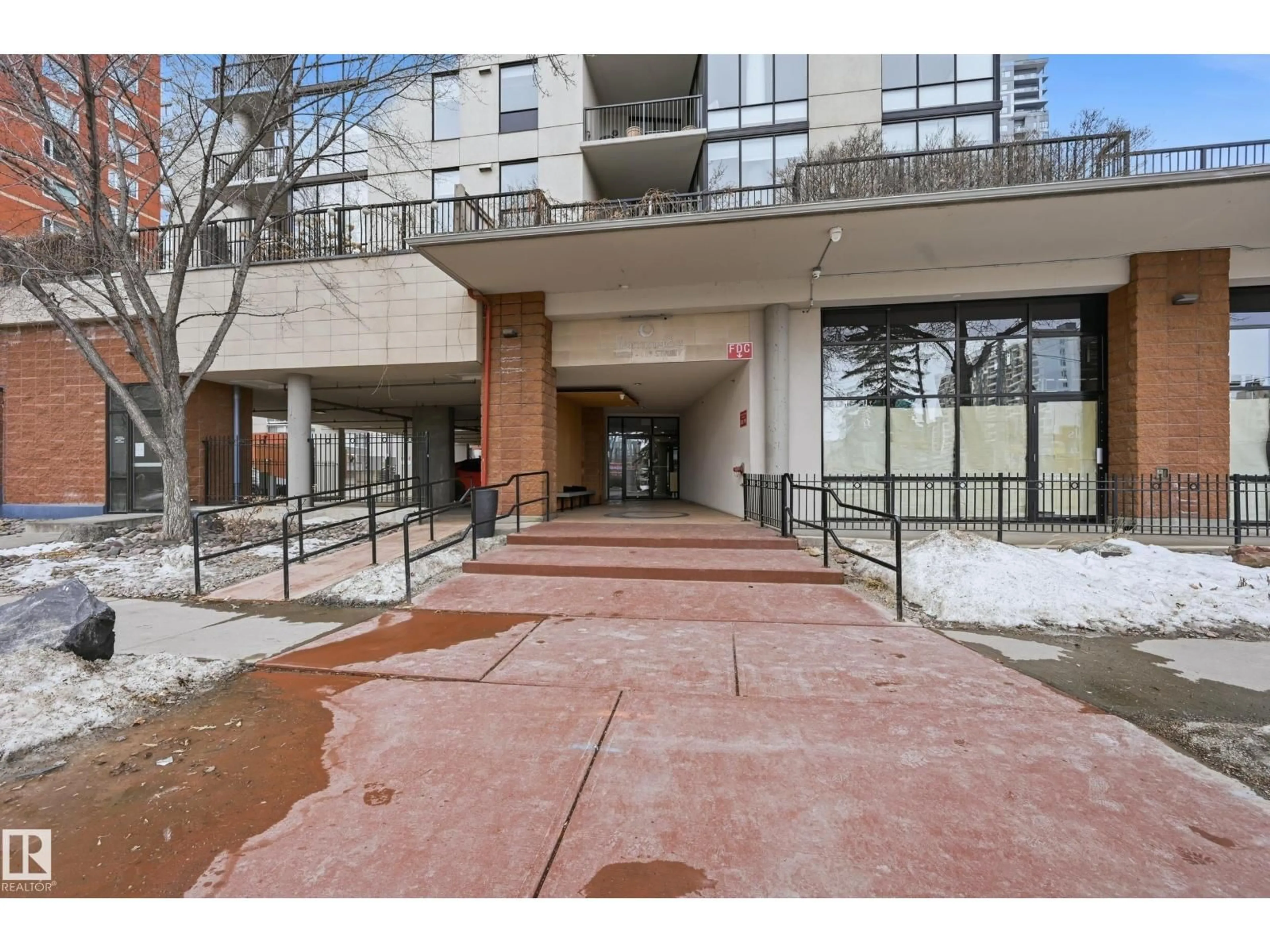 Indoor foyer for #306 - 10028 119 ST, Edmonton Alberta T5K1Y8