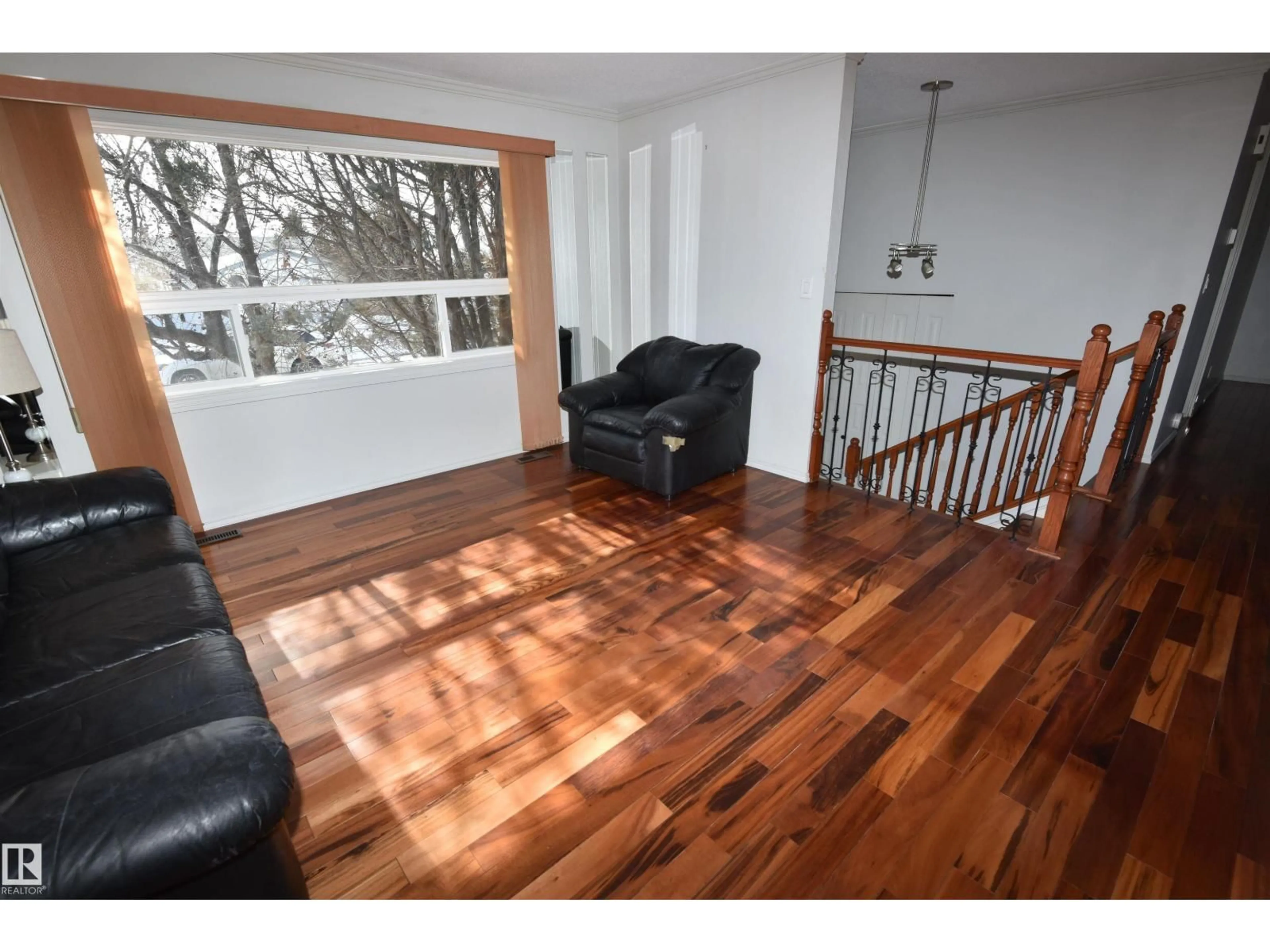 Unknown for 10212 168 AV NW, Edmonton Alberta T5X2Z8