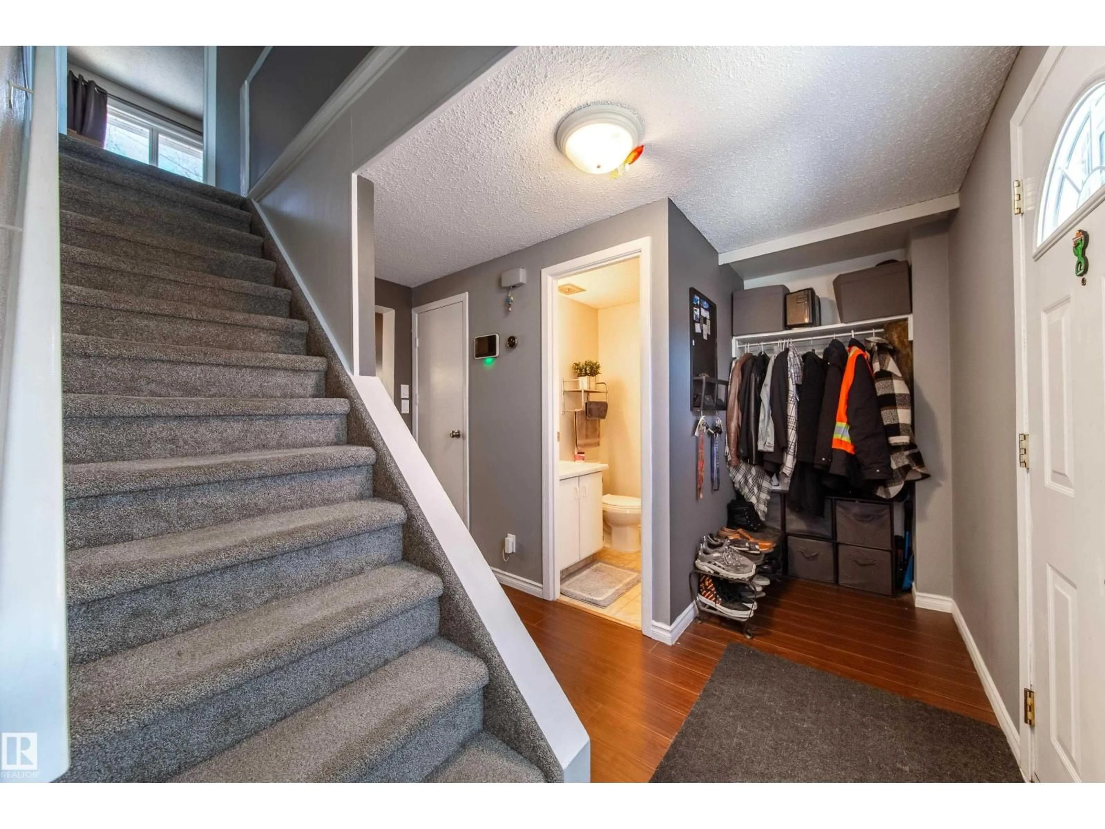 Indoor entryway for 72 RIDGEWOOD, St. Albert Alberta T8N0E9