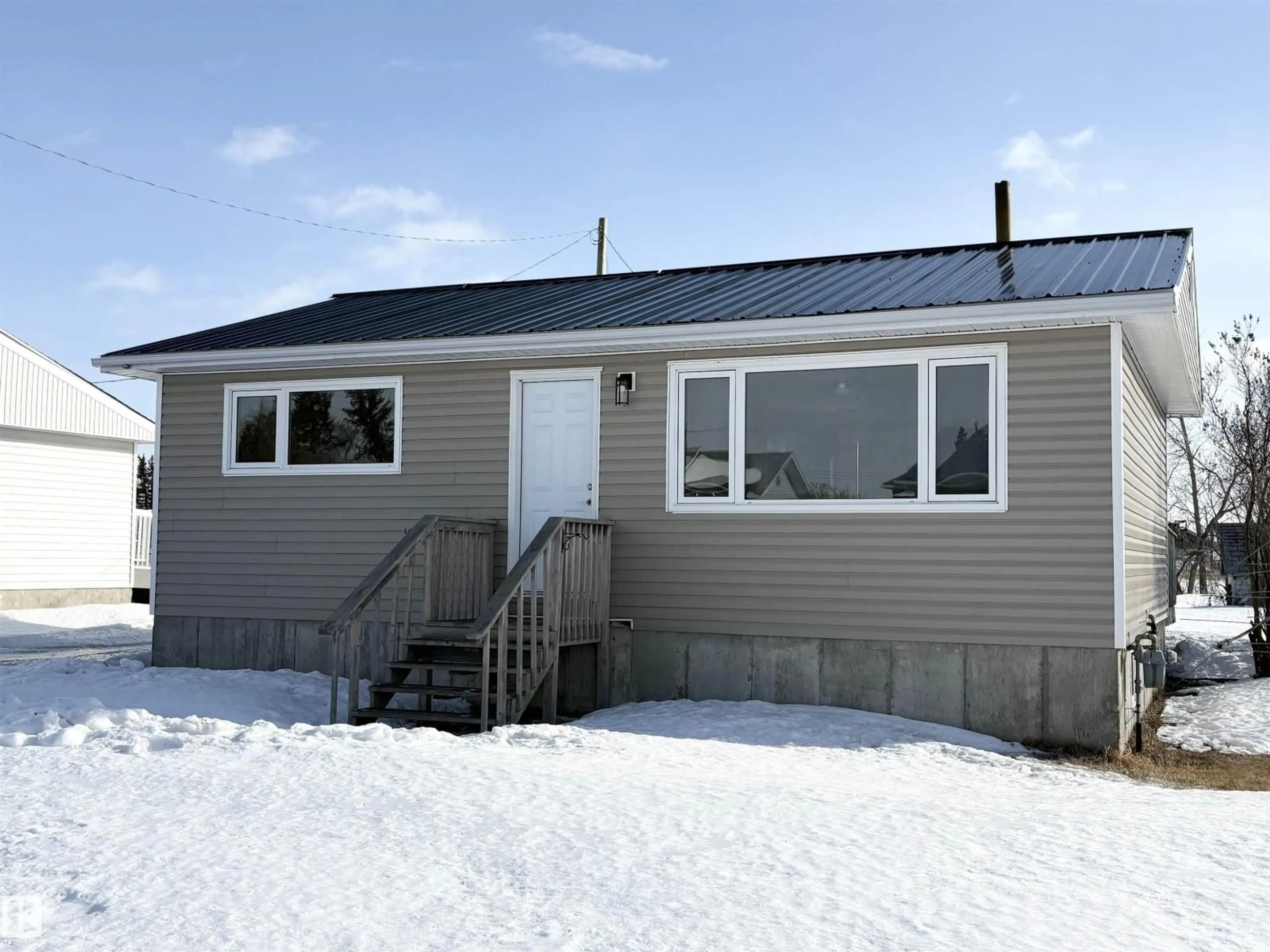 Home with vinyl exterior material, building for 5010 48 AV, Fort Kent Alberta T0A1H0