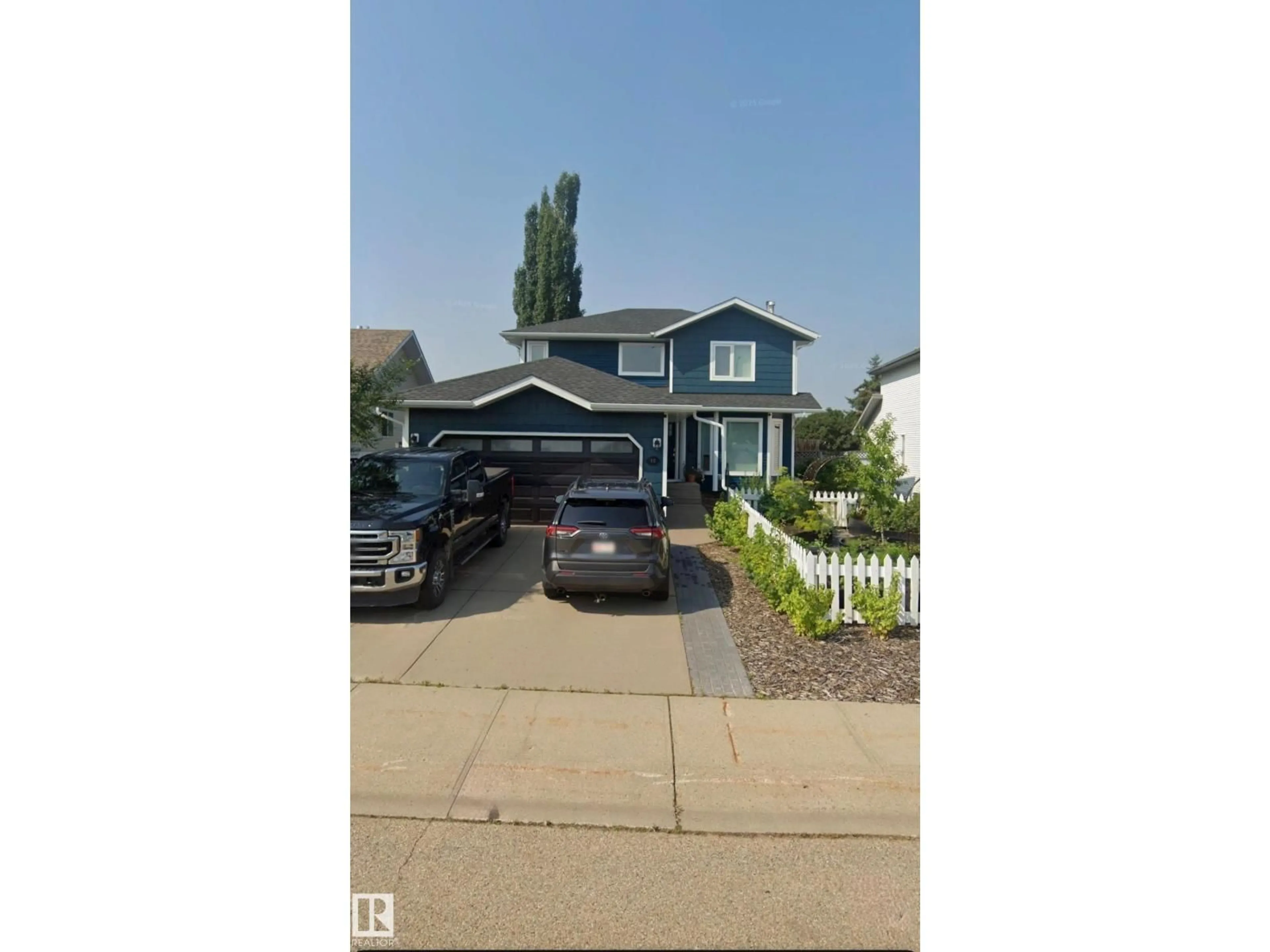 Home with vinyl exterior material, street for 10 WESTMEWS CRES, Fort Saskatchewan Alberta T8L3X7