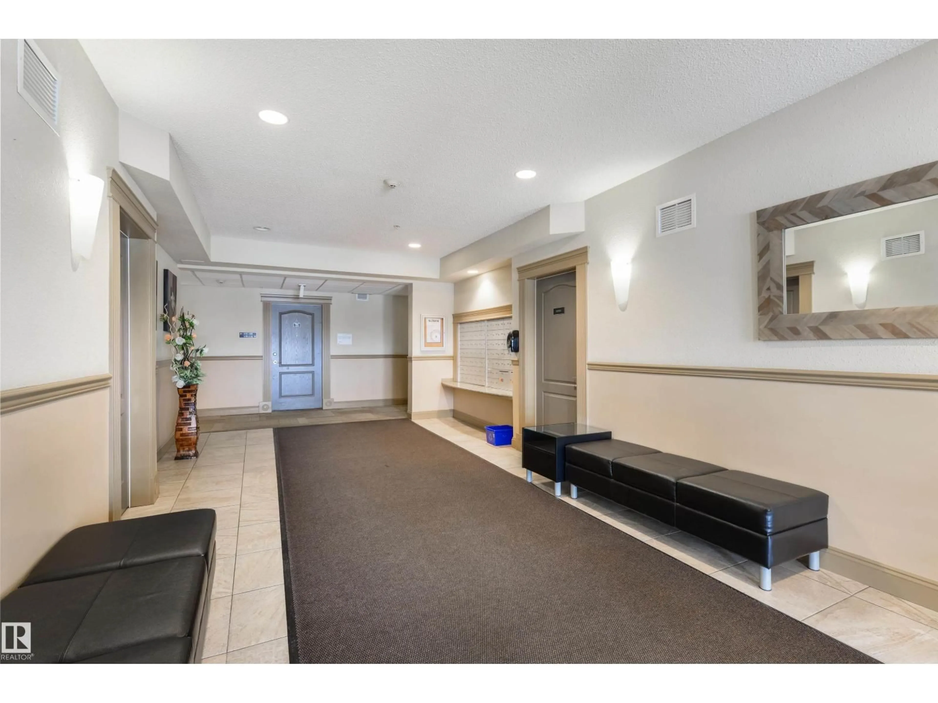 Indoor foyer for #210 - 12650 142 AV, Edmonton Alberta T5X0J4