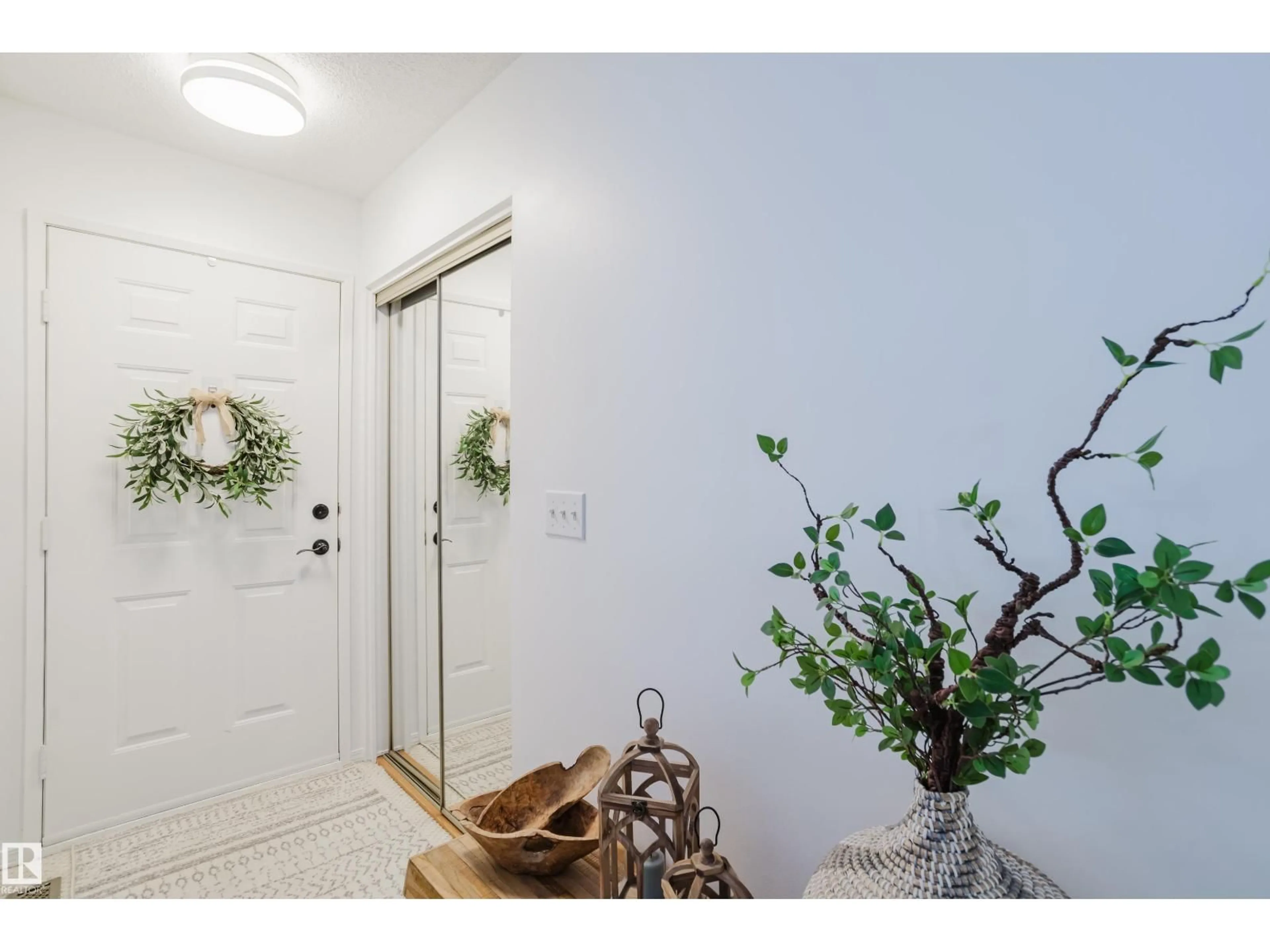 Indoor entryway for 8245 94 AV, Fort Saskatchewan Alberta T8L3L8