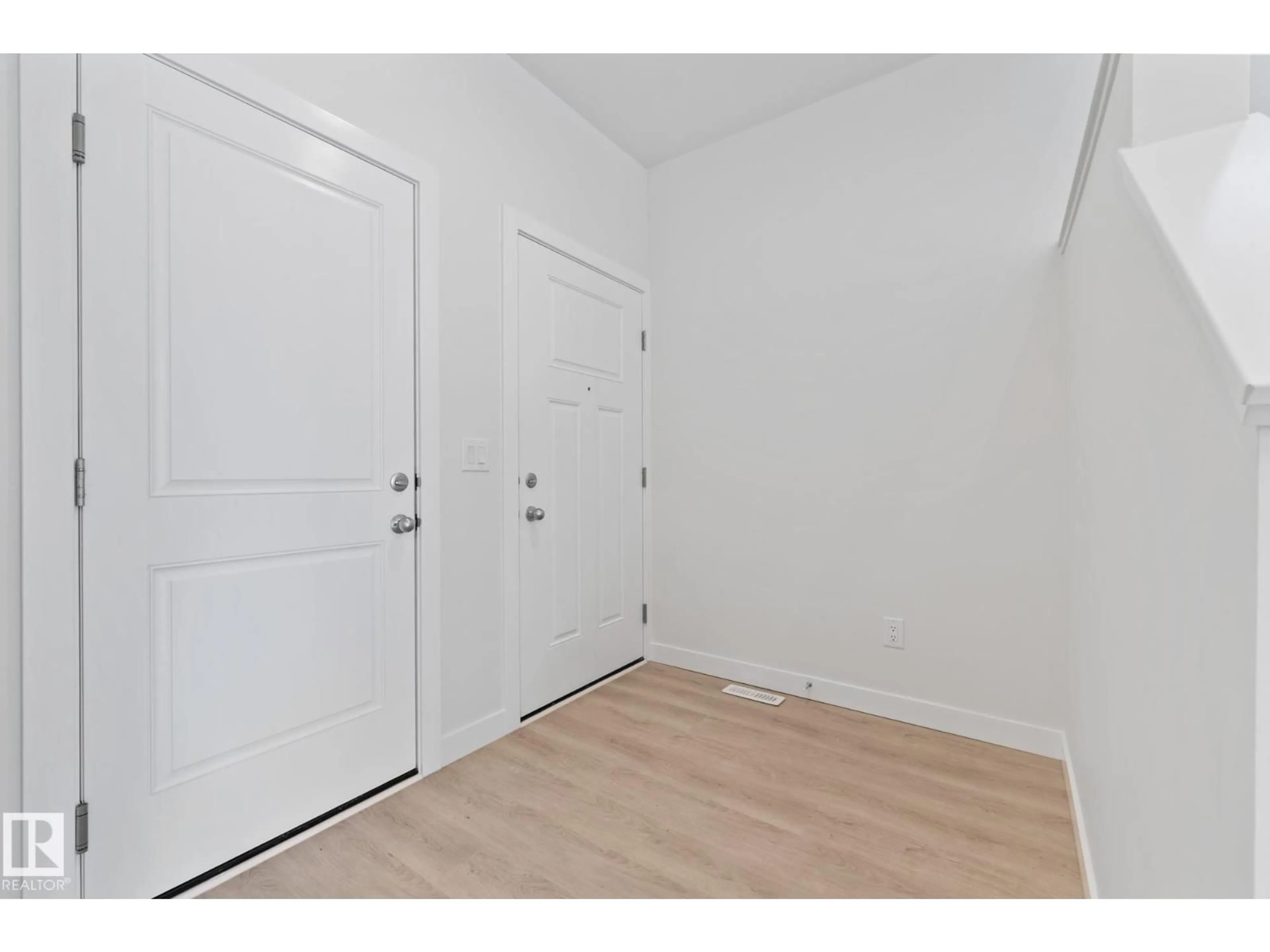 Indoor entryway for 144 HONEYSUCKLE GR, Leduc Alberta T9E0K1