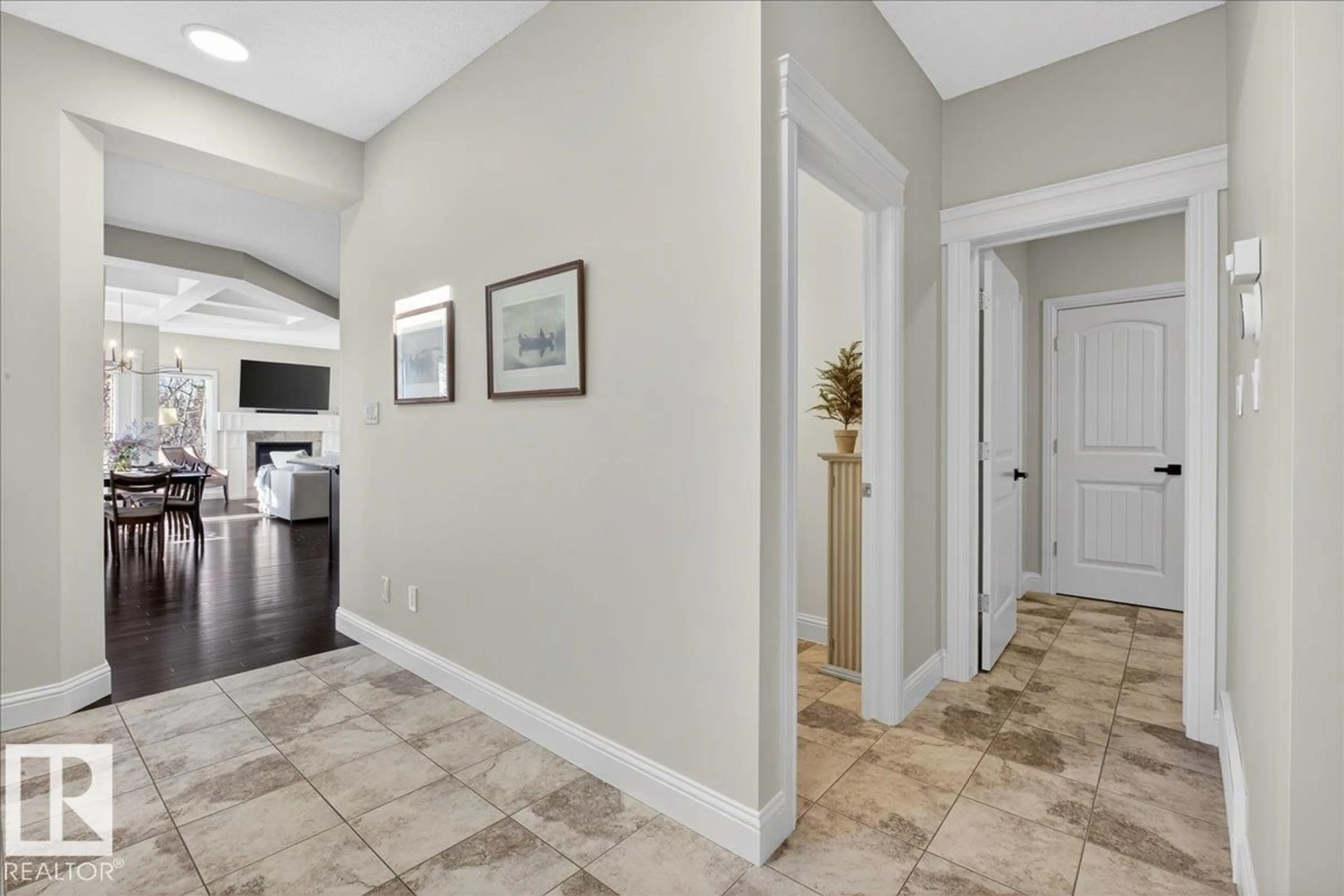 Indoor entryway for 1440 CHAHLEY PL, Edmonton Alberta T6M0J3