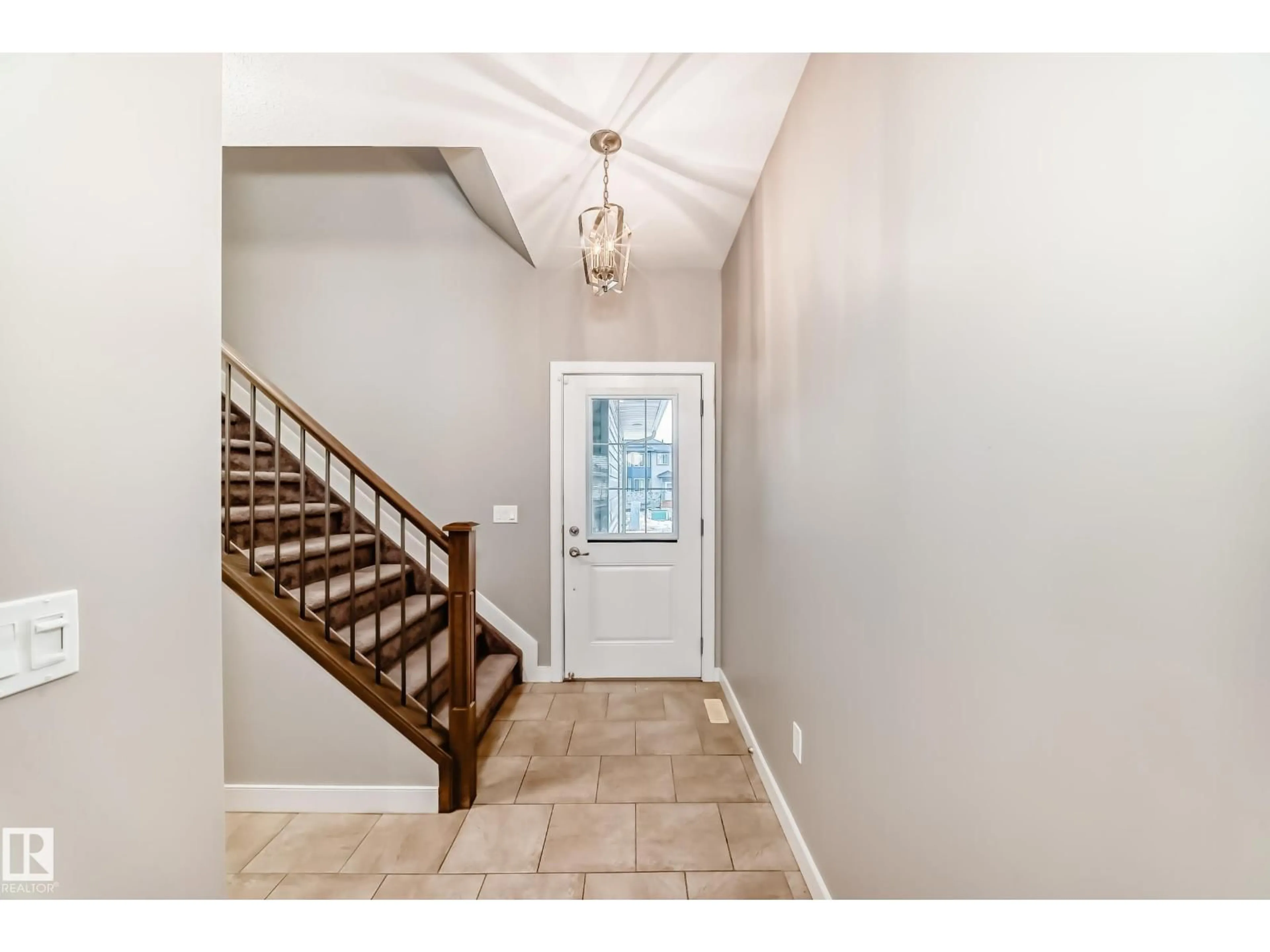 Indoor entryway for #106 - 300 AWENTIA DR, Leduc Alberta T9E1H3