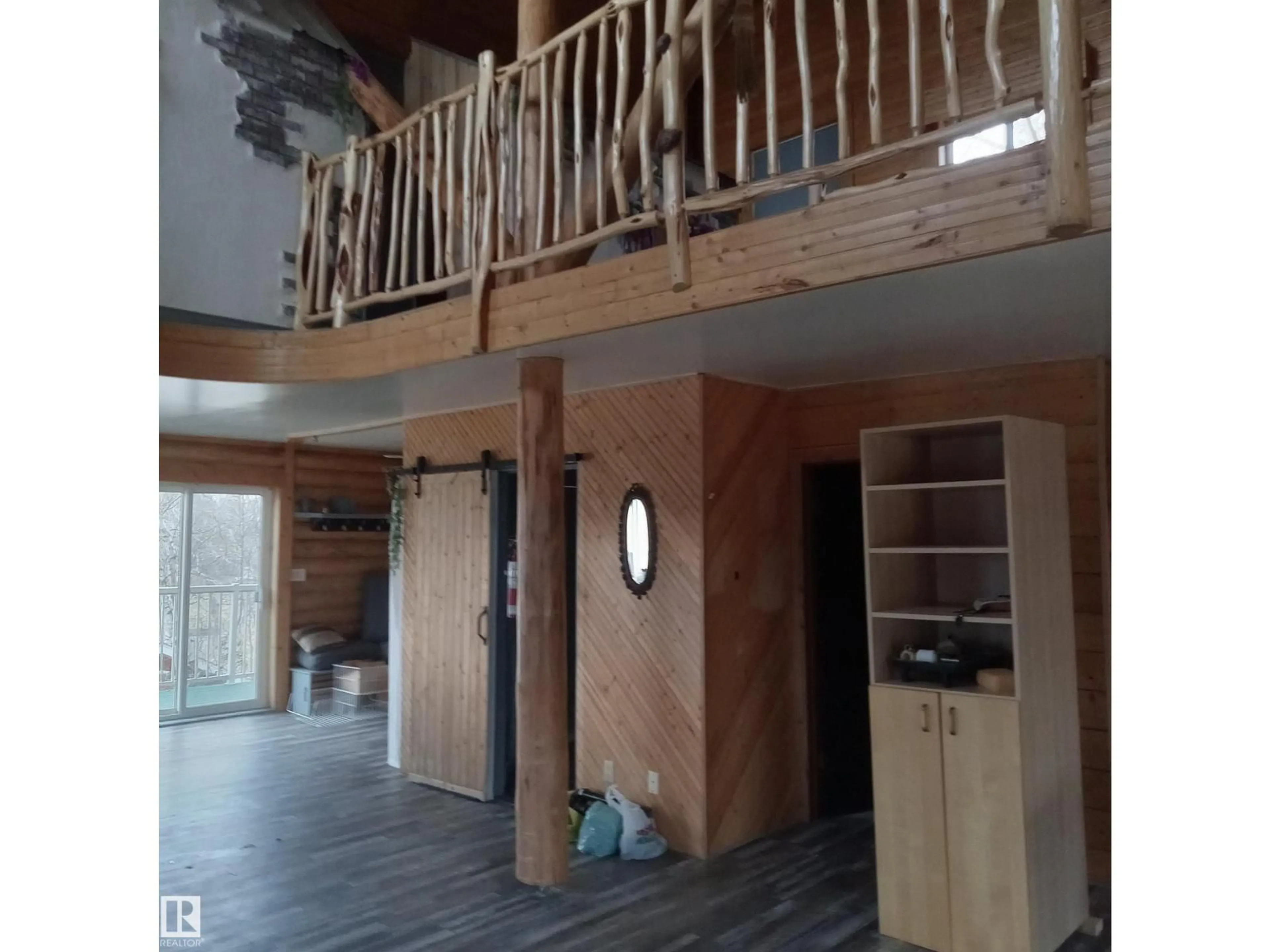 Indoor foyer for 203 - 60331 RANGE ROAD 124, Rural Smoky Lake County Alberta T0A3E0