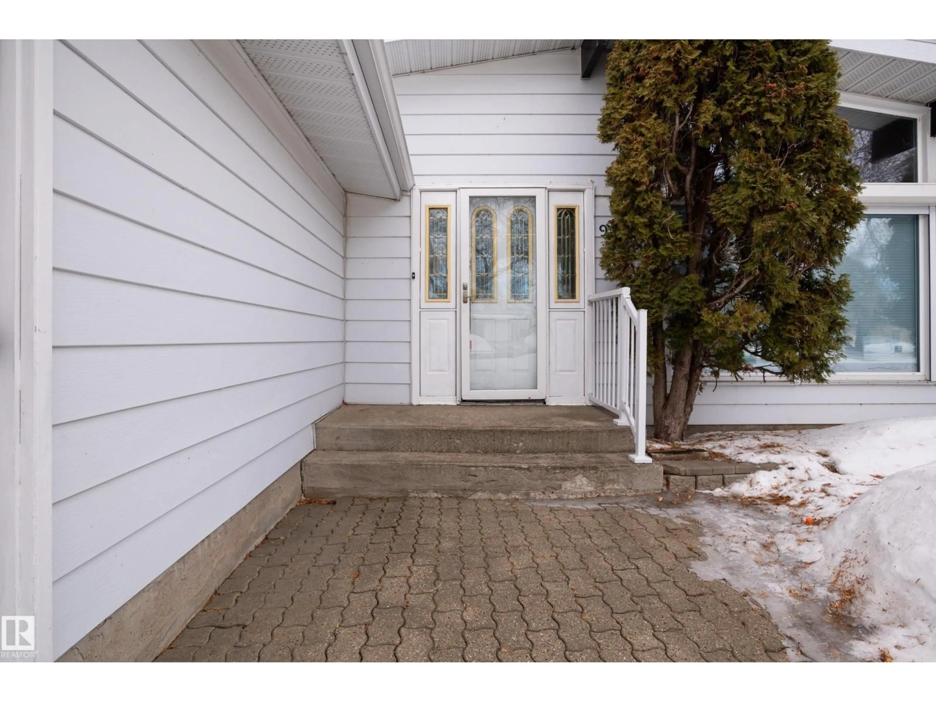 Indoor entryway for 9709 90 AV, Fort Saskatchewan Alberta T8L1M4