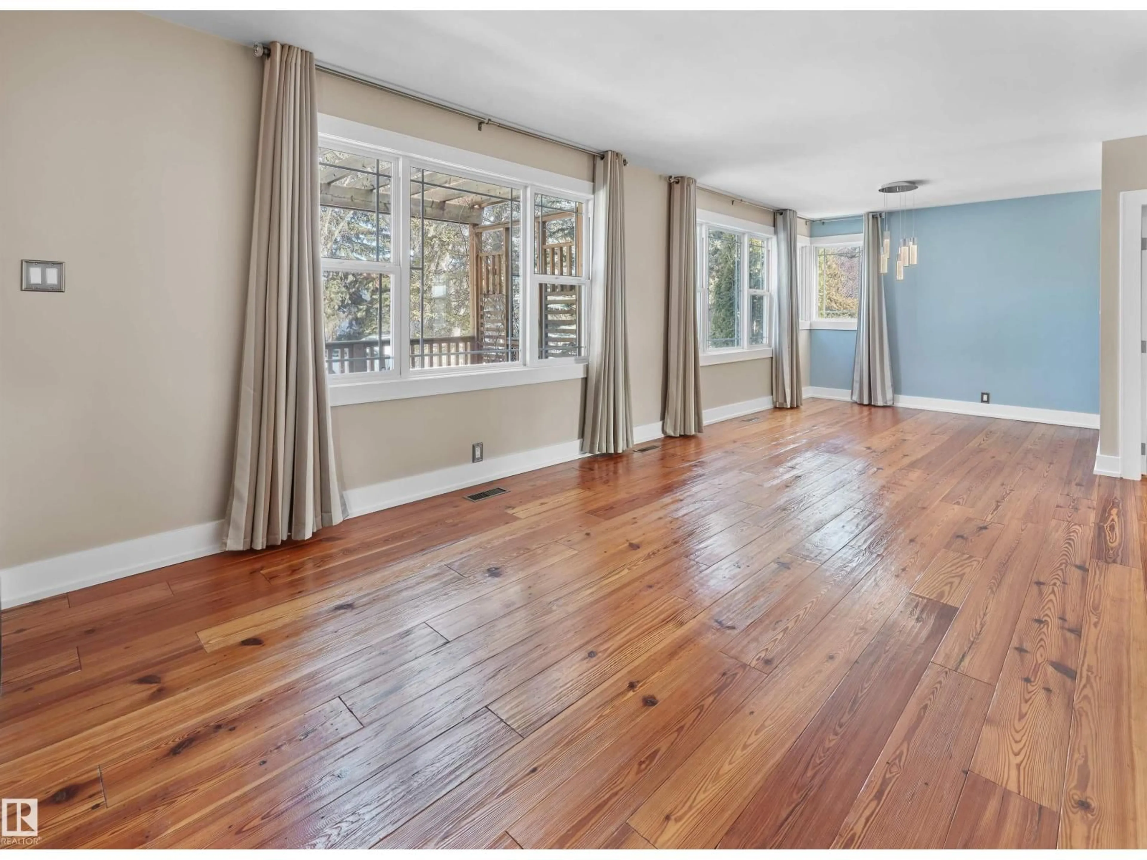 A pic of a room for 11135 62 AV, Edmonton Alberta T6H1N3