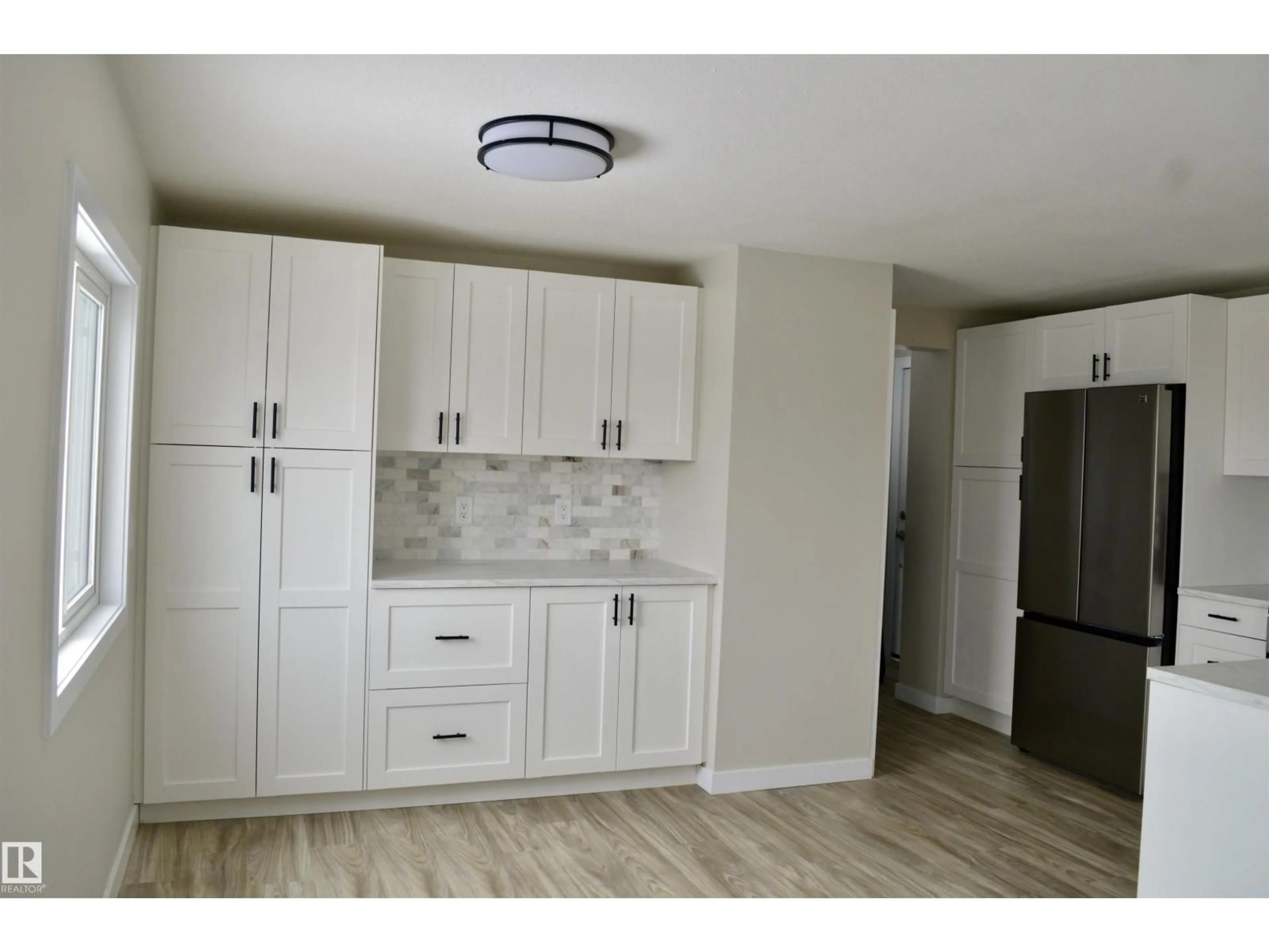 Standard kitchen, unknown for 735 PARKLAND BROOK, Rural Parkland County Alberta T7X3N3