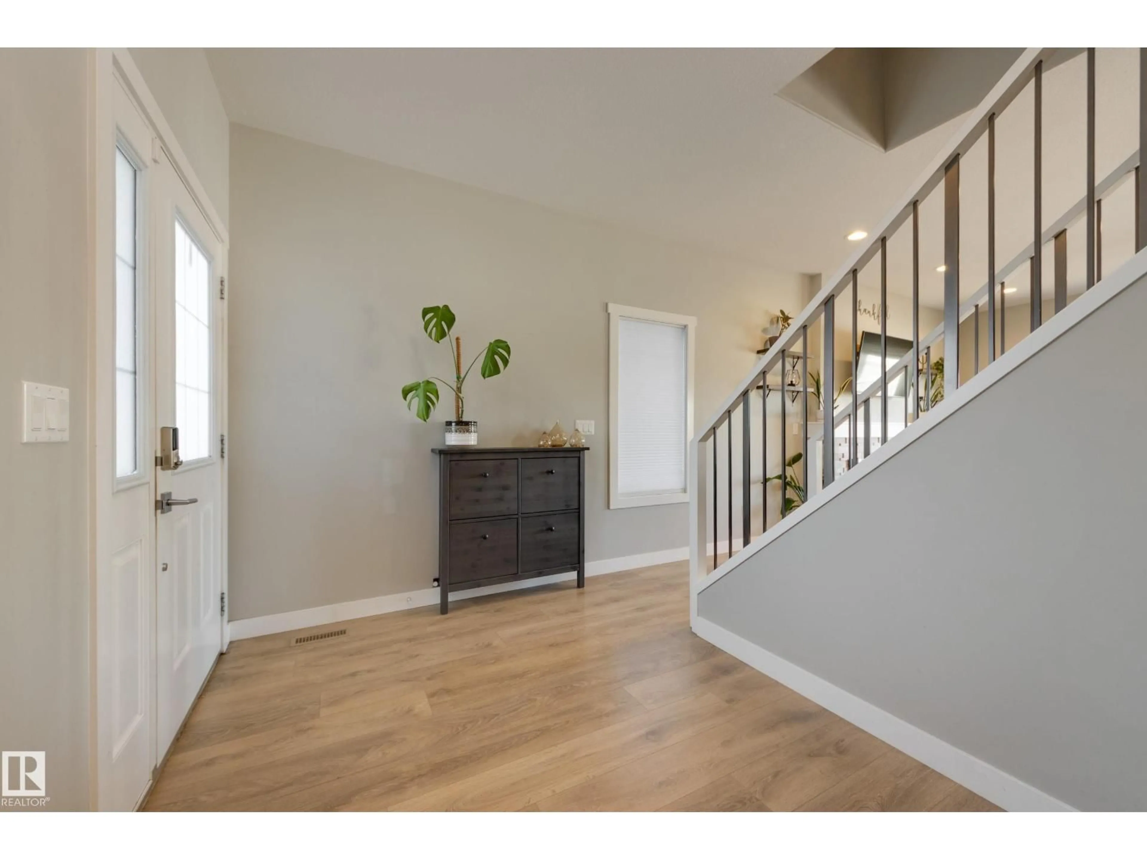 Indoor entryway for 57 PROSPECT PL, Spruce Grove Alberta T7X0E2