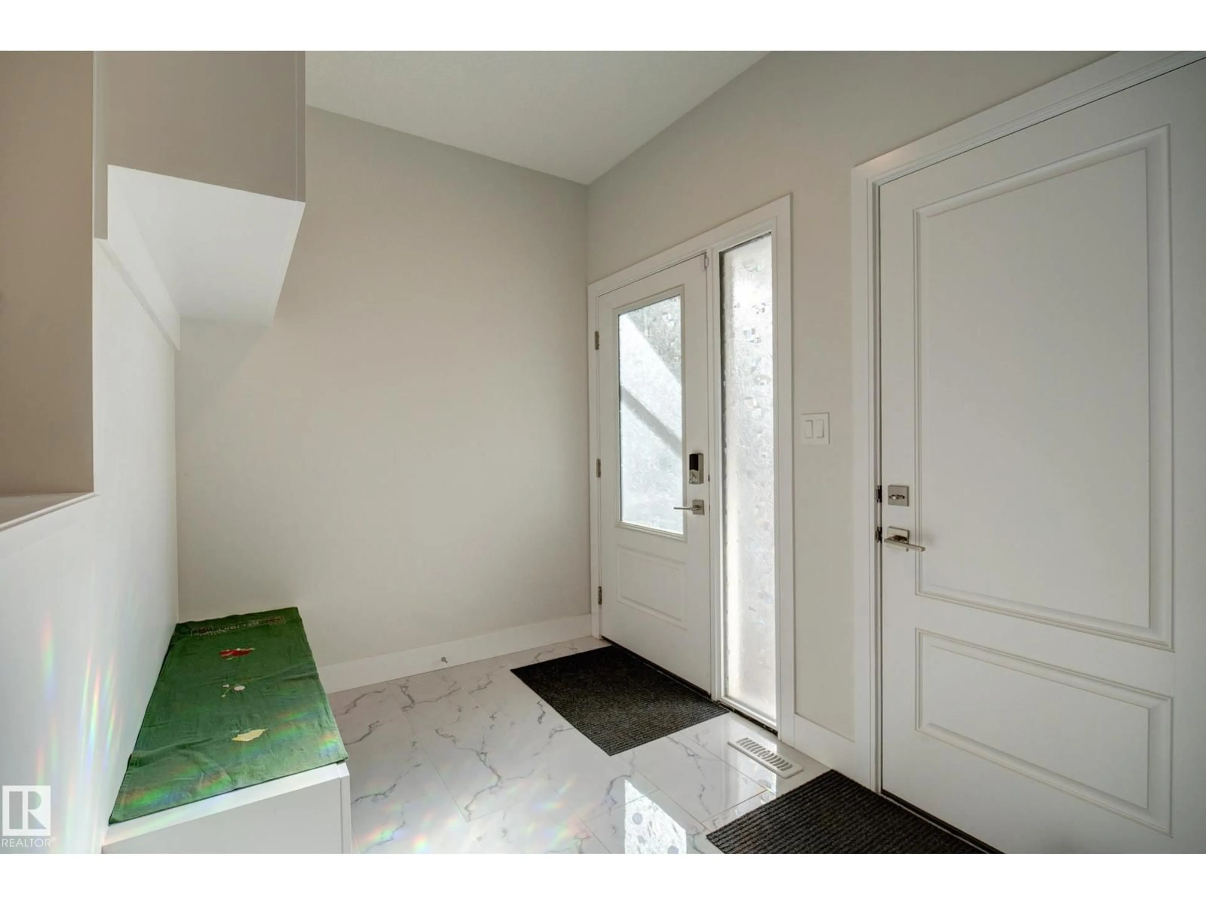 Indoor entryway for 22210 99A AV, Edmonton Alberta T5T7L8