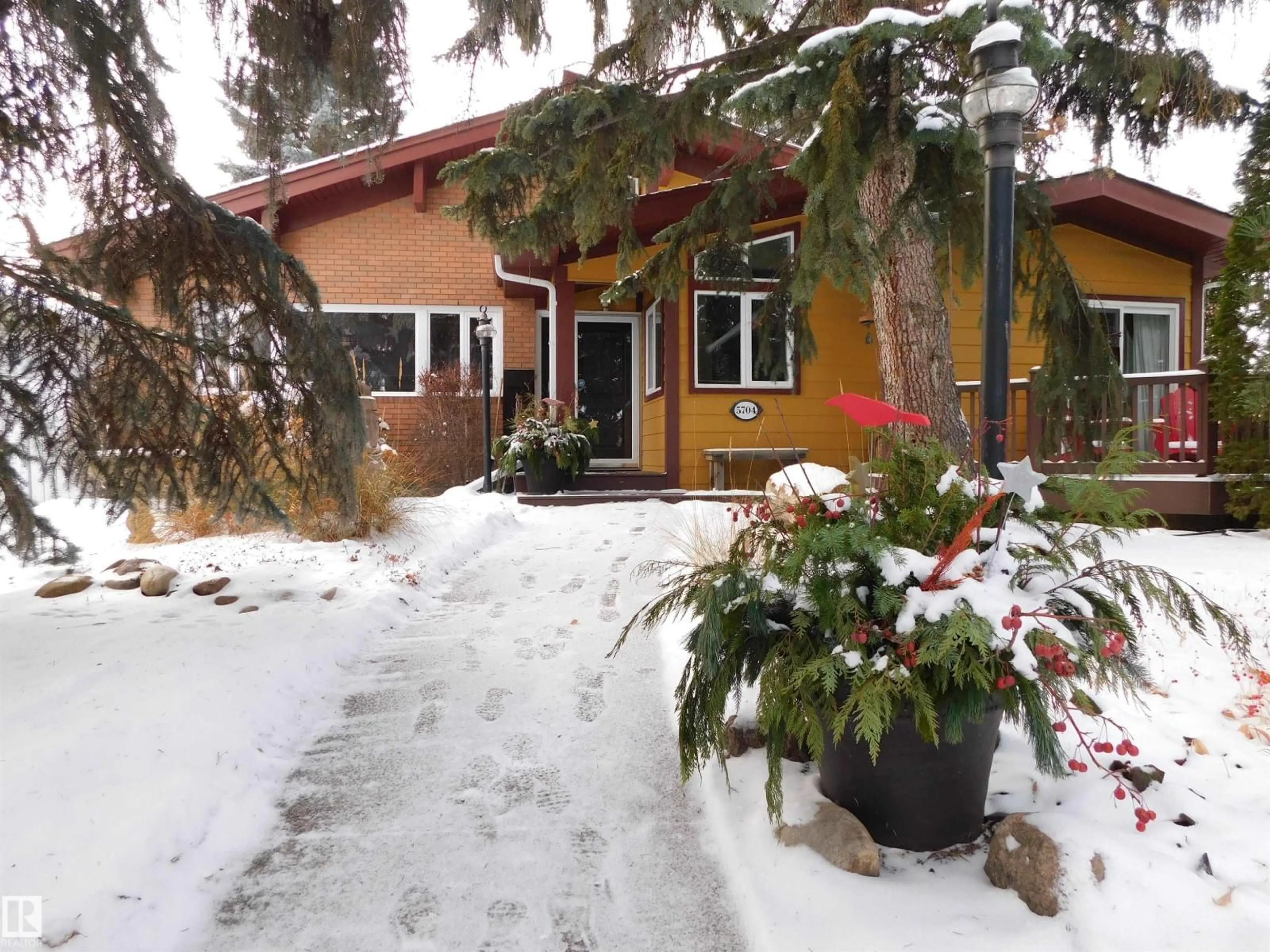 Unknown for 5704 144 ST, Edmonton Alberta T6H4H4