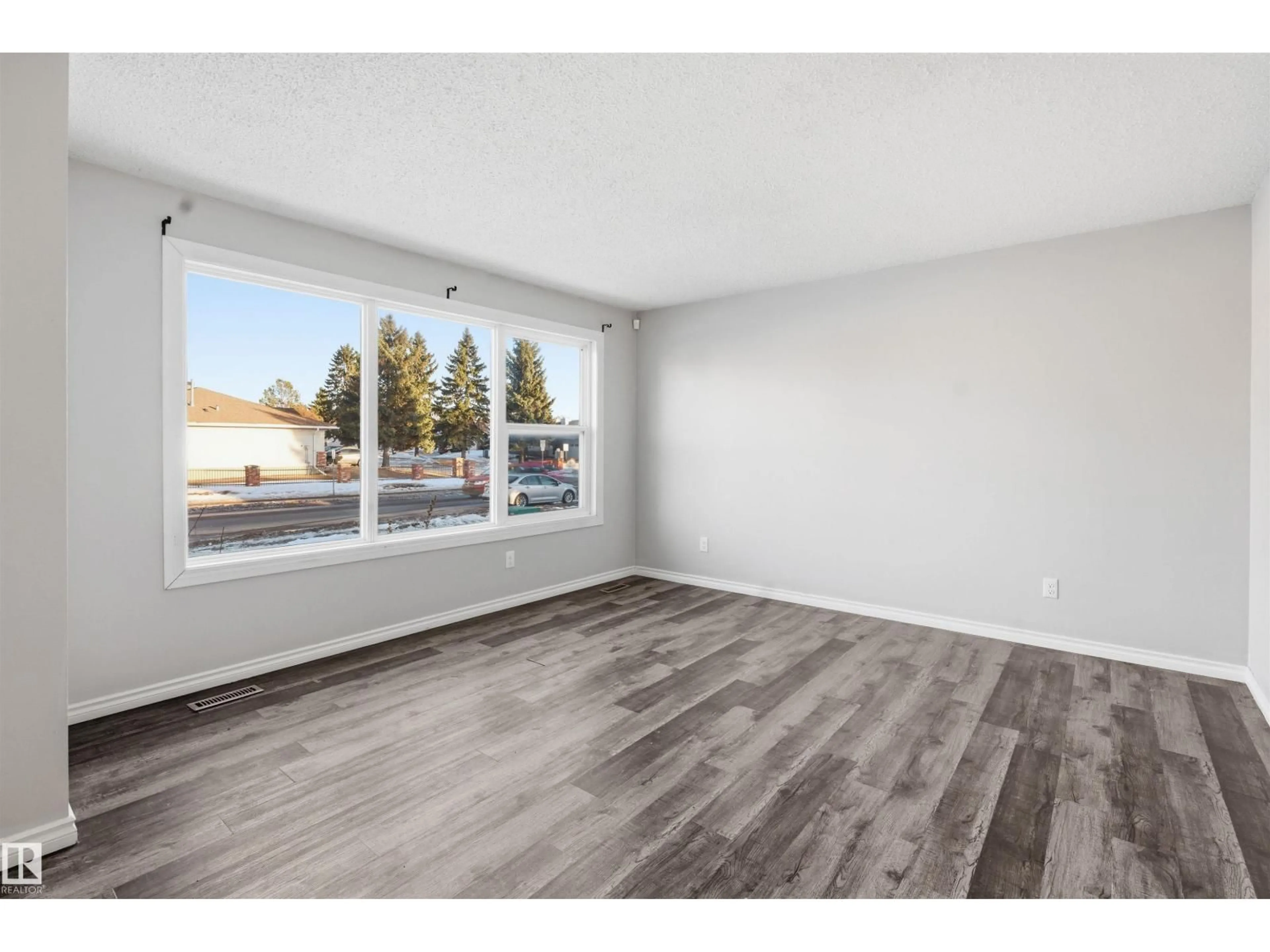 A pic of a room for 1504 62 ST, Edmonton Alberta T6L1S8