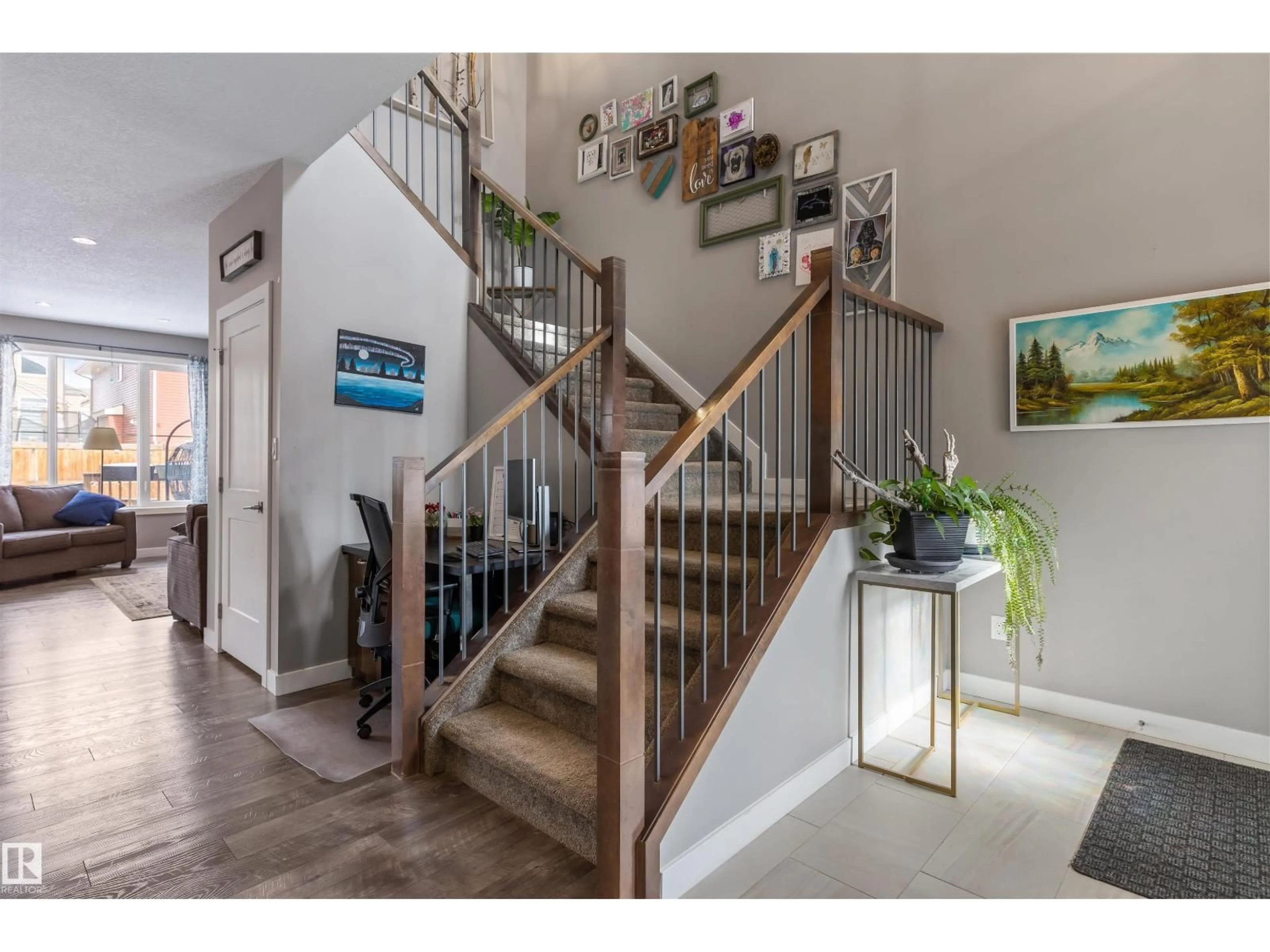 Indoor entryway for 7034 172A AV, Edmonton Alberta T5Z0M9