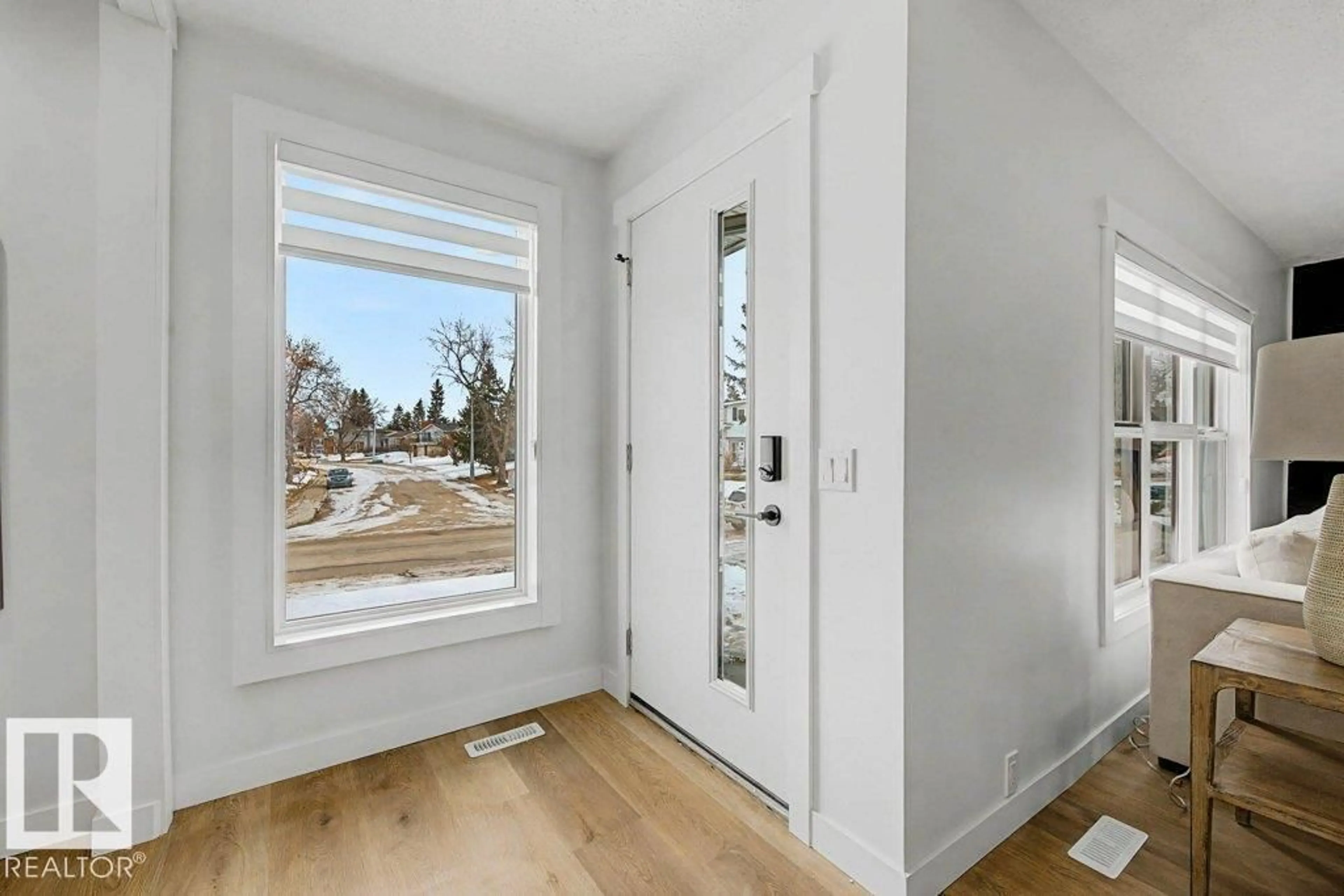 Indoor entryway for 49 GALLOWAY DR, Sherwood Park Alberta T8A2M1