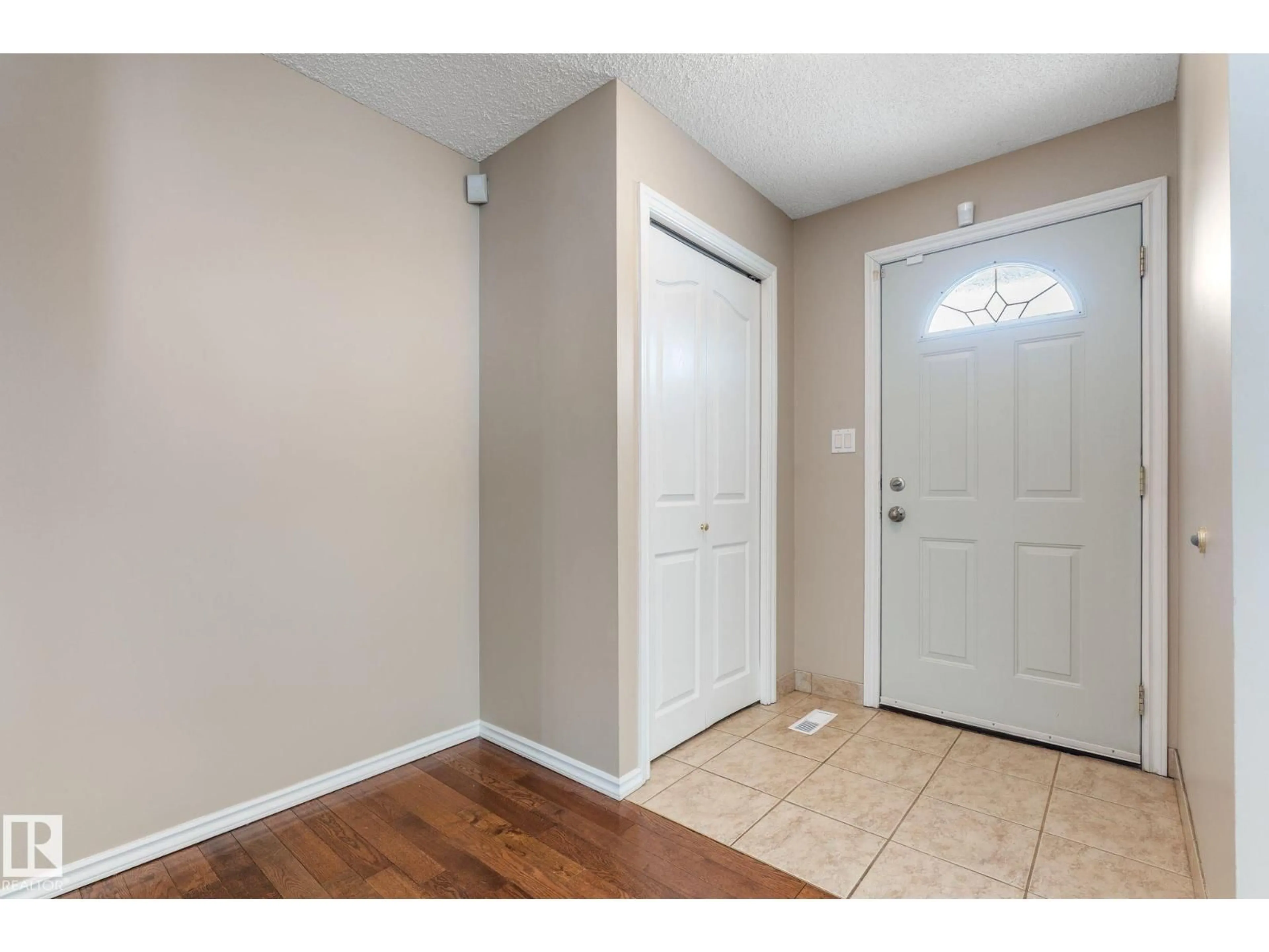 Indoor entryway for 14106 22A ST NW, Edmonton Alberta T5Y1E1