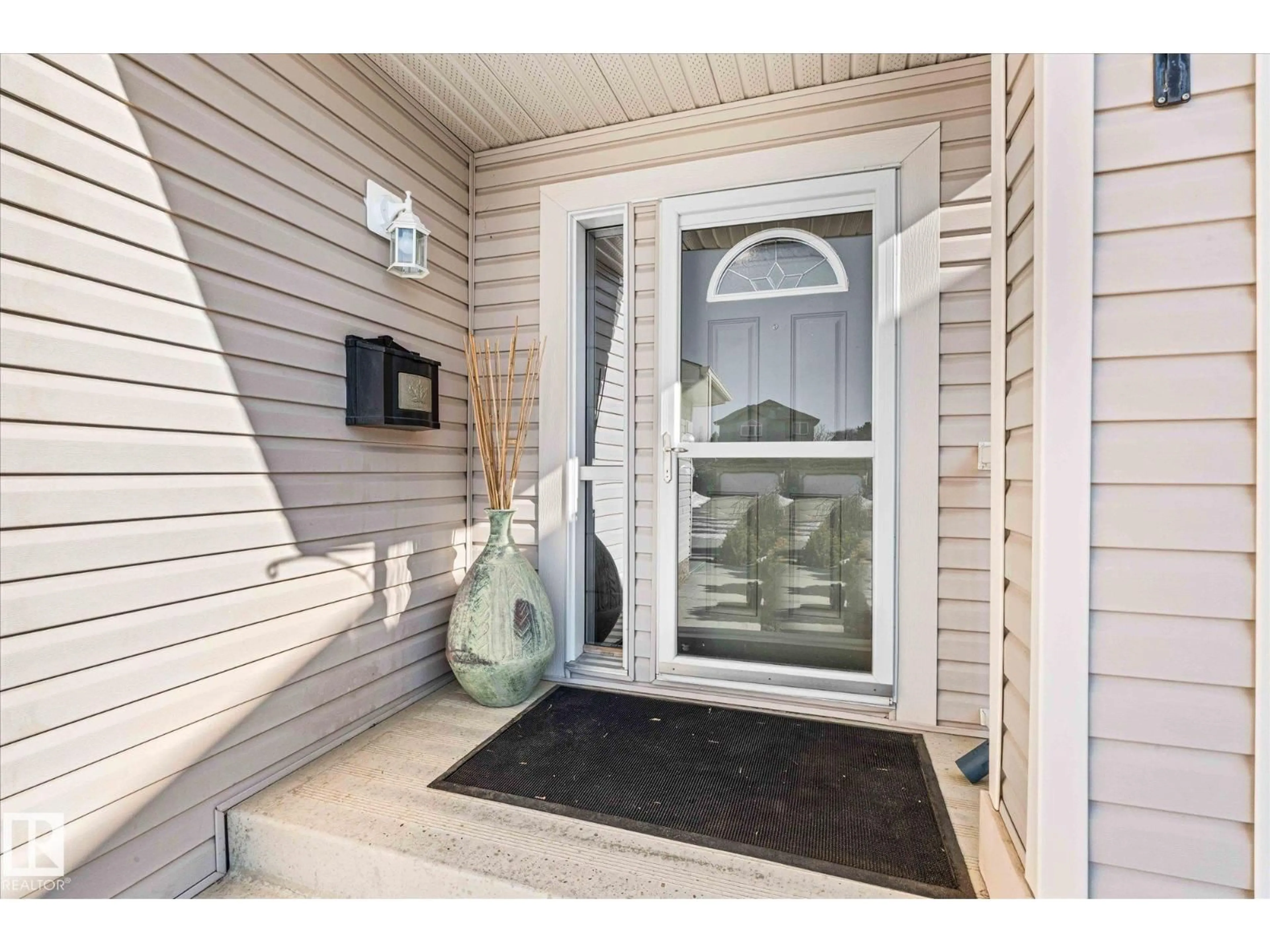 Indoor entryway for 68 GREYSTONE CR, Spruce Grove Alberta T7X0A7