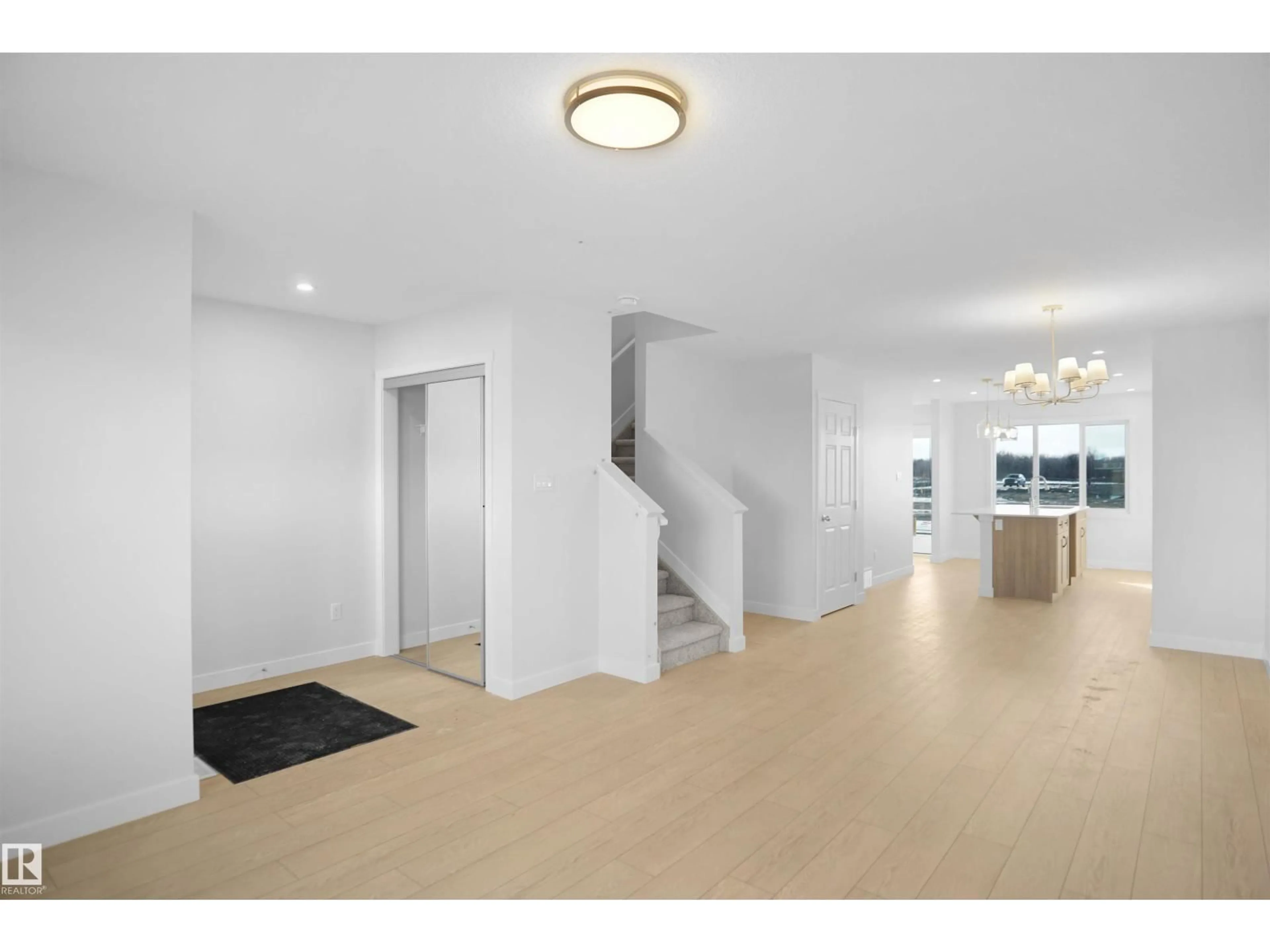 Indoor foyer for 21398 128A AV, Edmonton Alberta T5S0R8