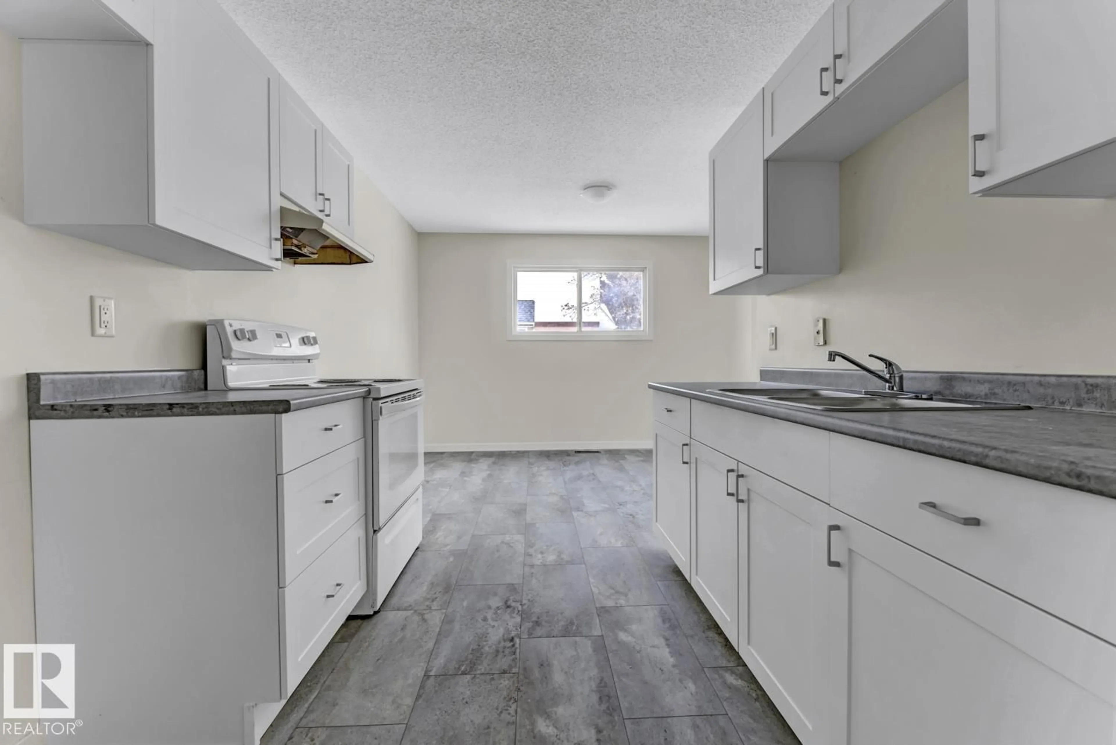 Standard kitchen, ceramic/tile floor for 5A TWIN TC, Edmonton Alberta T6K1V4