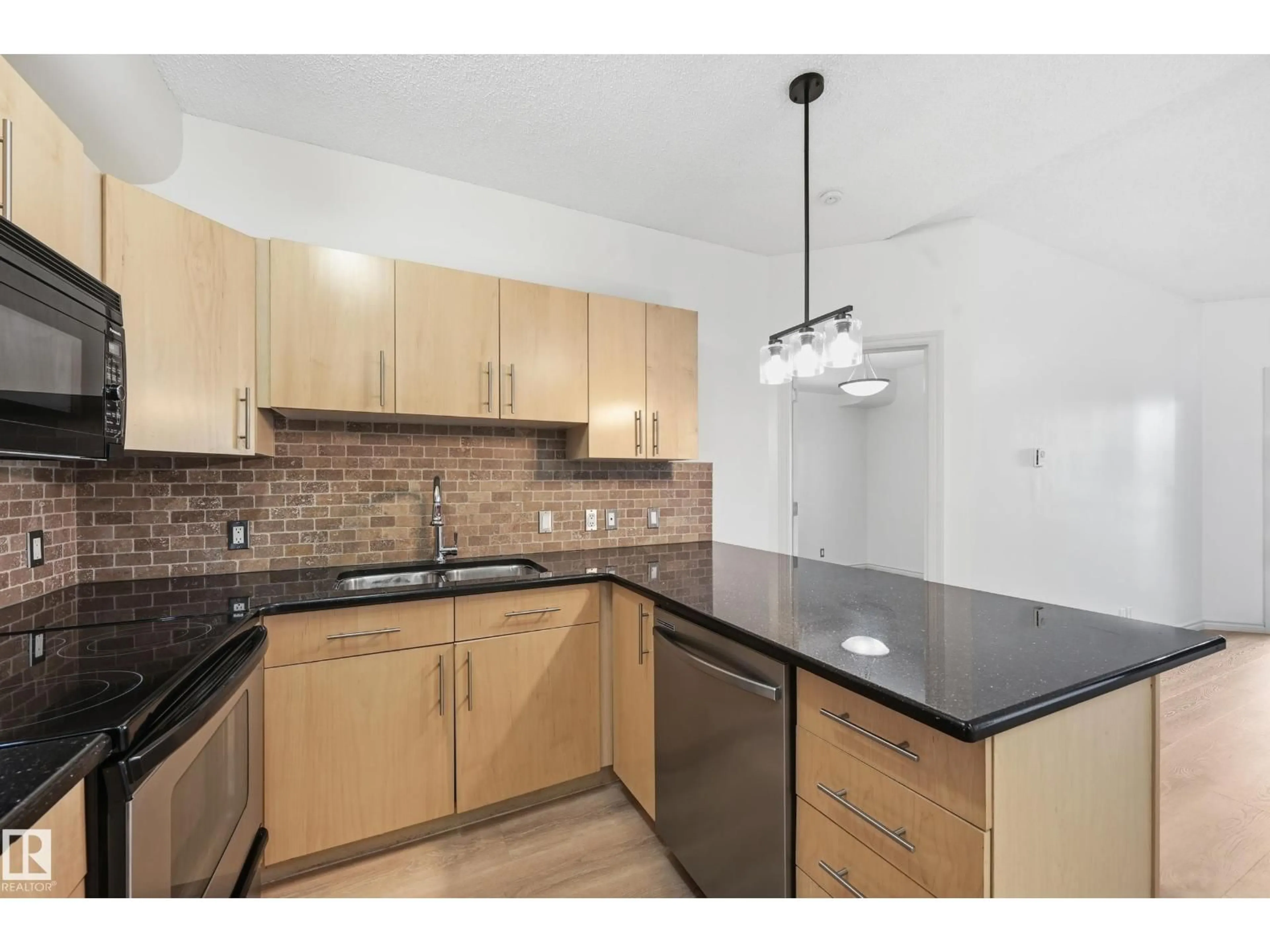 Standard kitchen, unknown for 517 - 10235 112 ST NW, Edmonton Alberta T5K1M7
