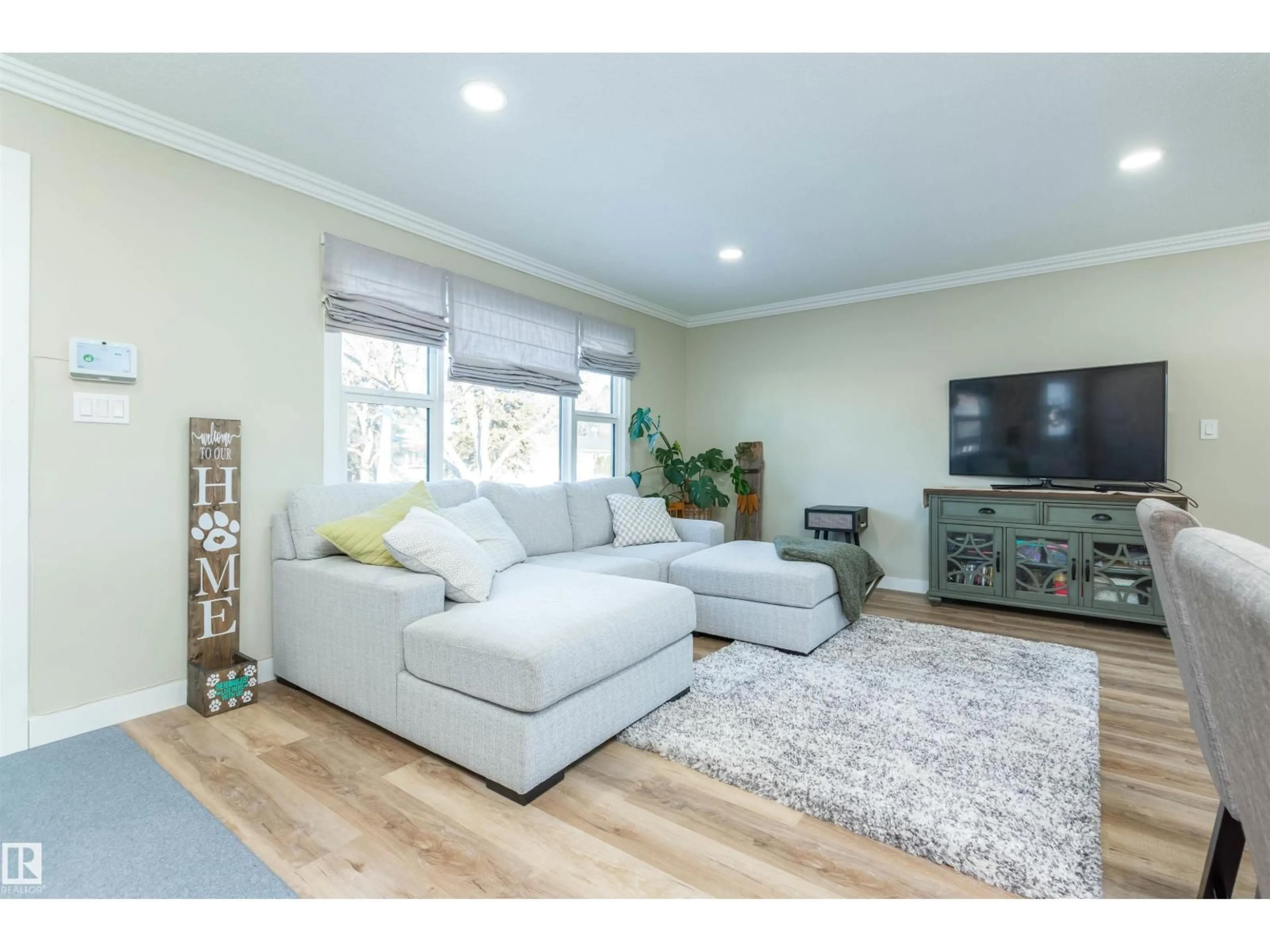 Living room with furniture, unknown for 24 CIRCLEWOOD DR, Sherwood Park Alberta T8A0K6