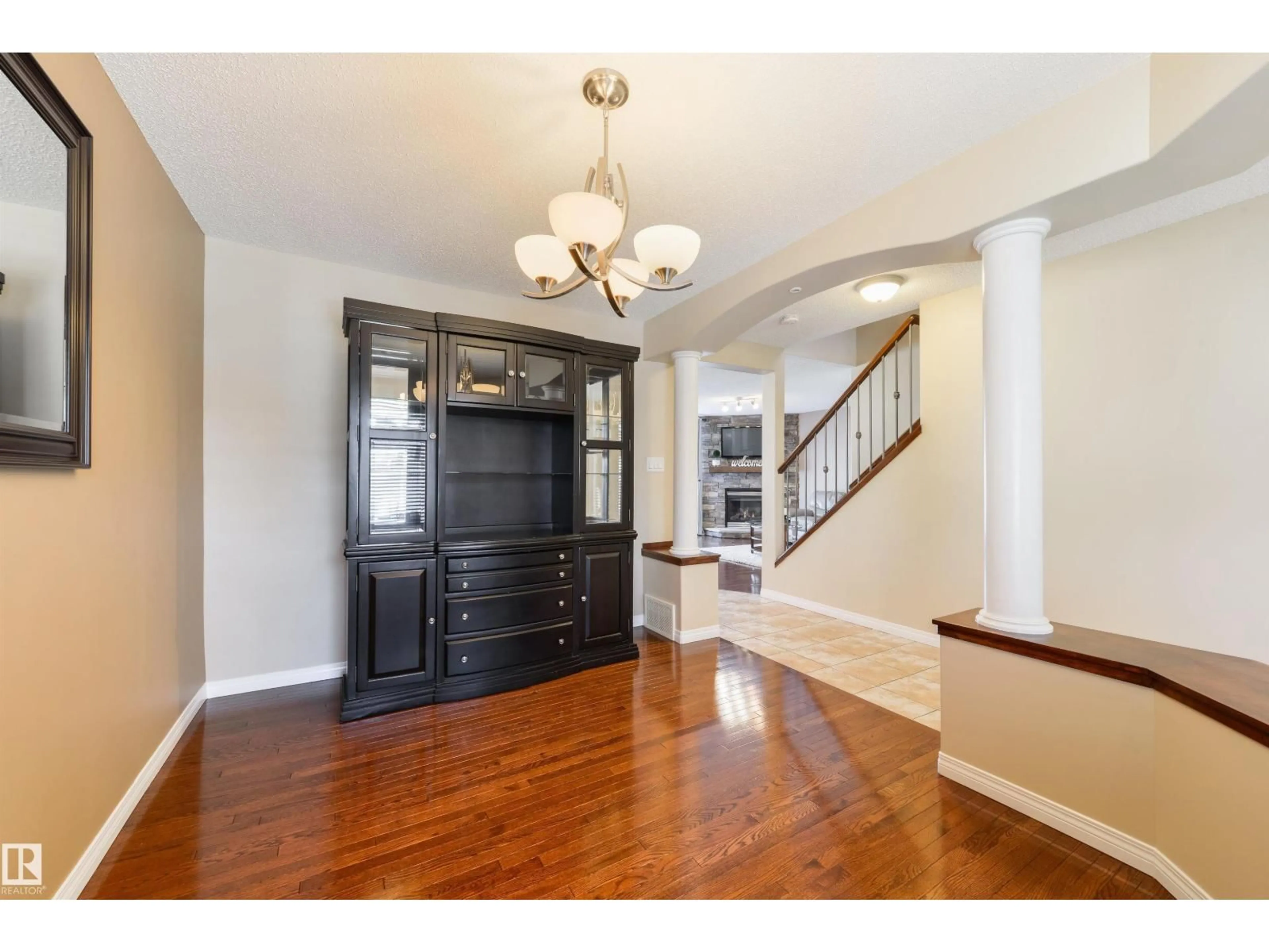 Indoor entryway for 20624 92 AV NW, Edmonton Alberta T5T1S9