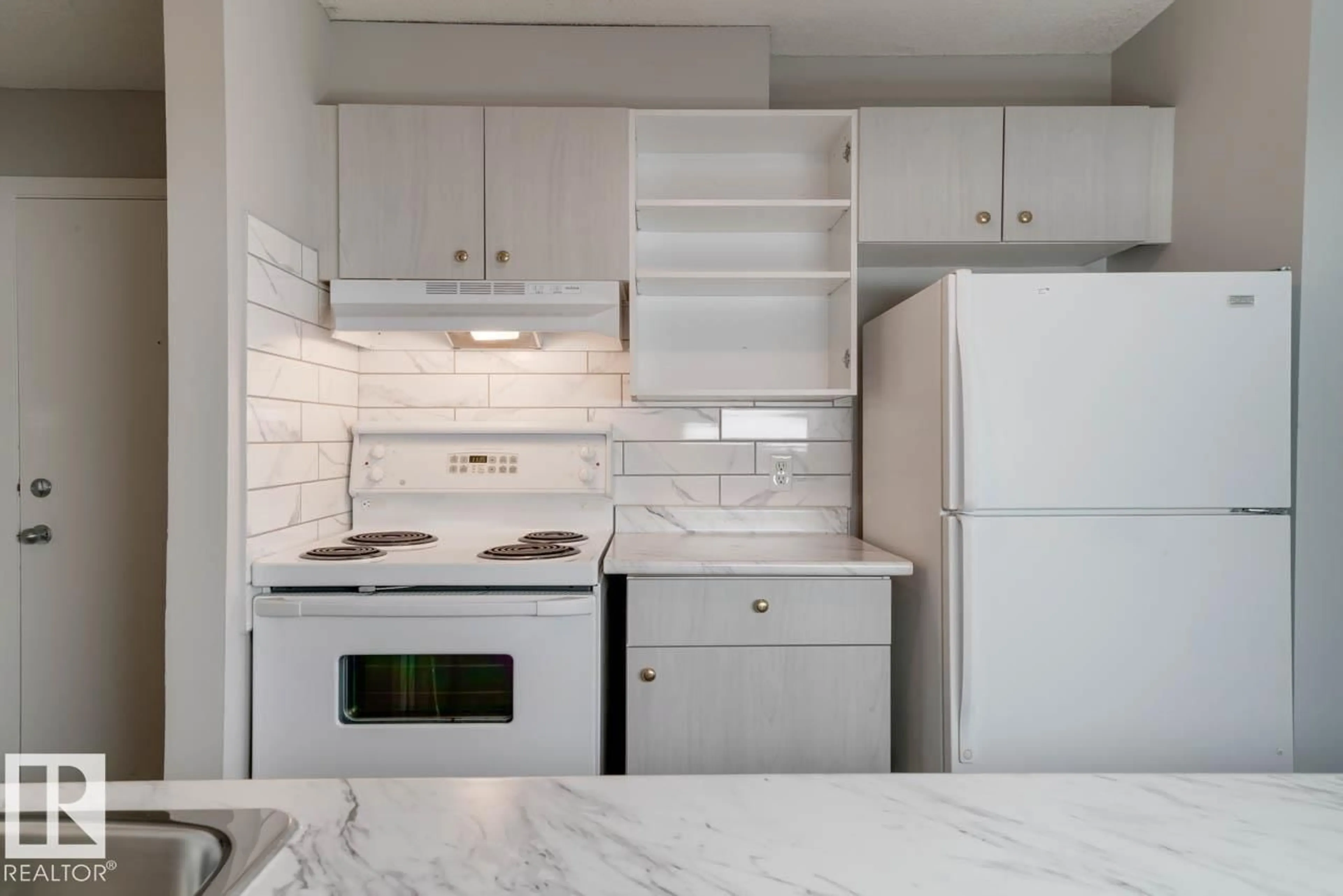 Standard kitchen, ceramic/tile floor for 220 - 600 KIRKNESS RD, Edmonton Alberta T5Y2H5