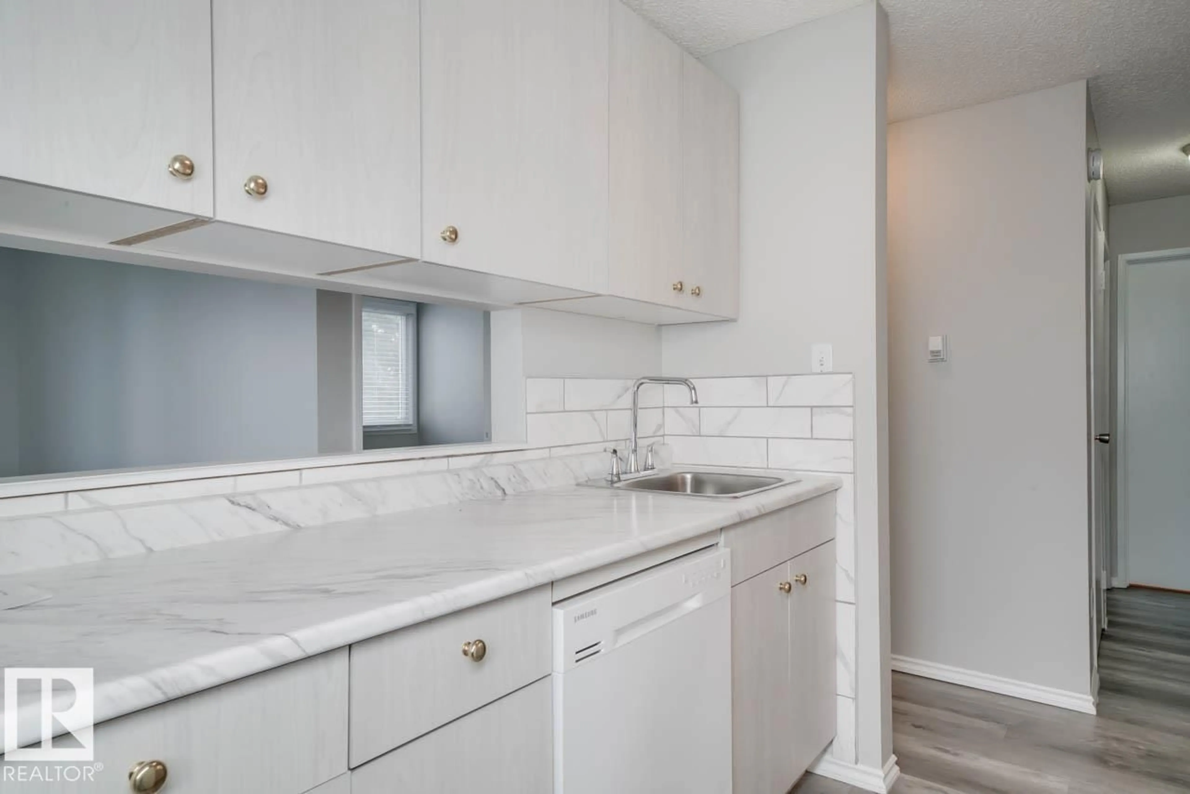 Standard kitchen, ceramic/tile floor for 220 - 600 KIRKNESS RD, Edmonton Alberta T5Y2H5