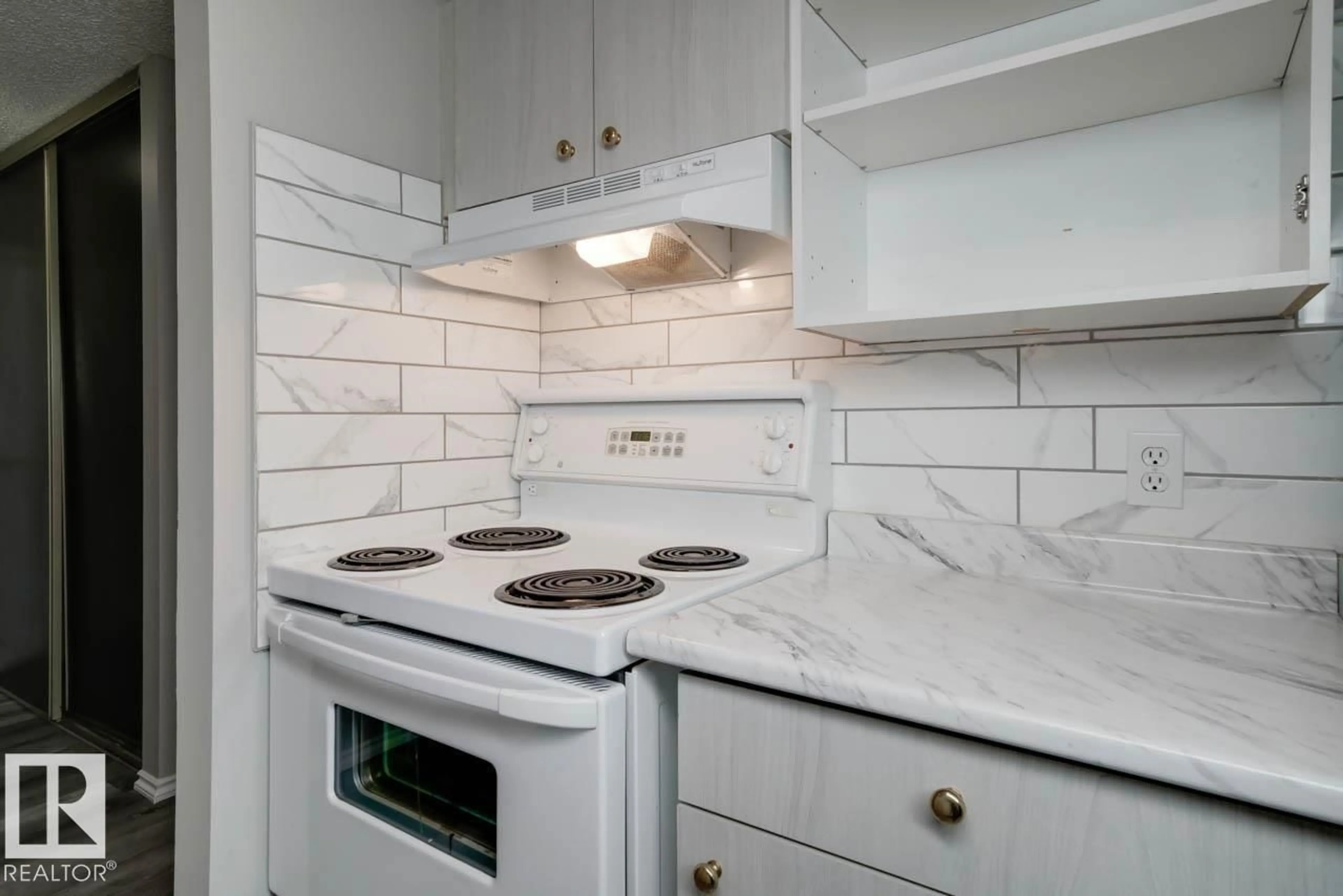 Standard kitchen, ceramic/tile floor for 220 - 600 KIRKNESS RD, Edmonton Alberta T5Y2H5