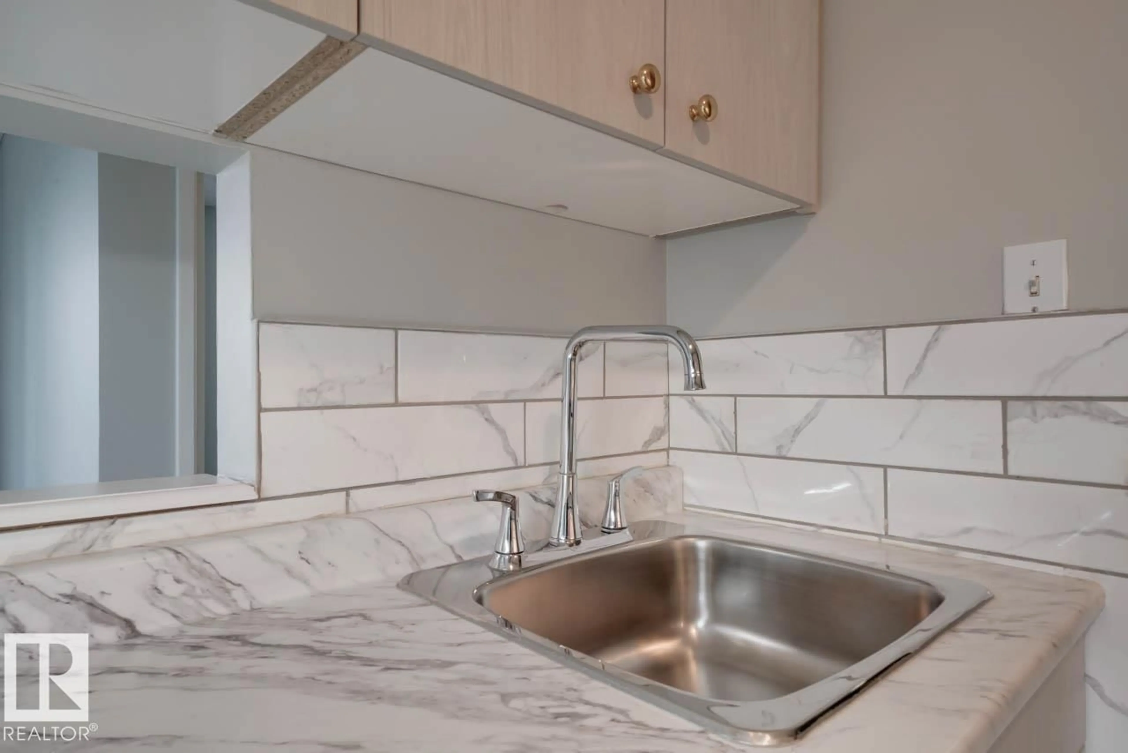 Standard kitchen, ceramic/tile floor for 220 - 600 KIRKNESS RD, Edmonton Alberta T5Y2H5