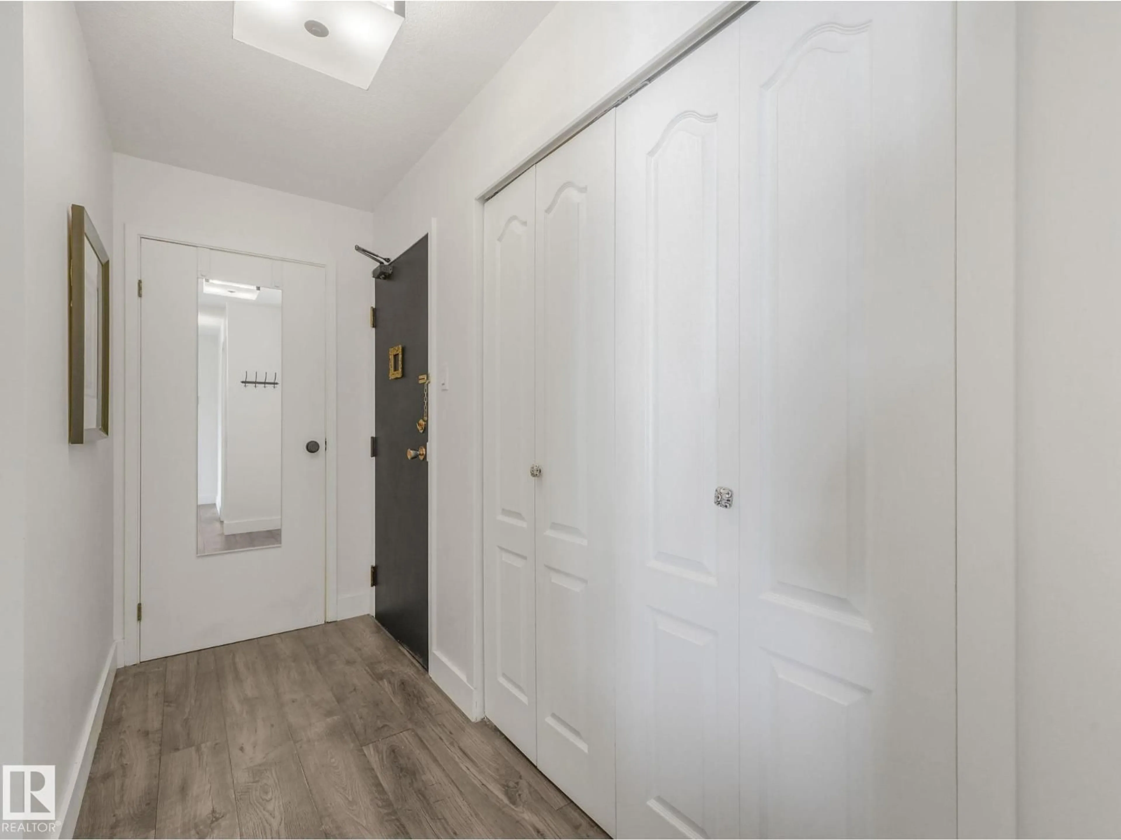 Indoor entryway for 1001 - 9929 113 ST, Edmonton Alberta T5K2N9