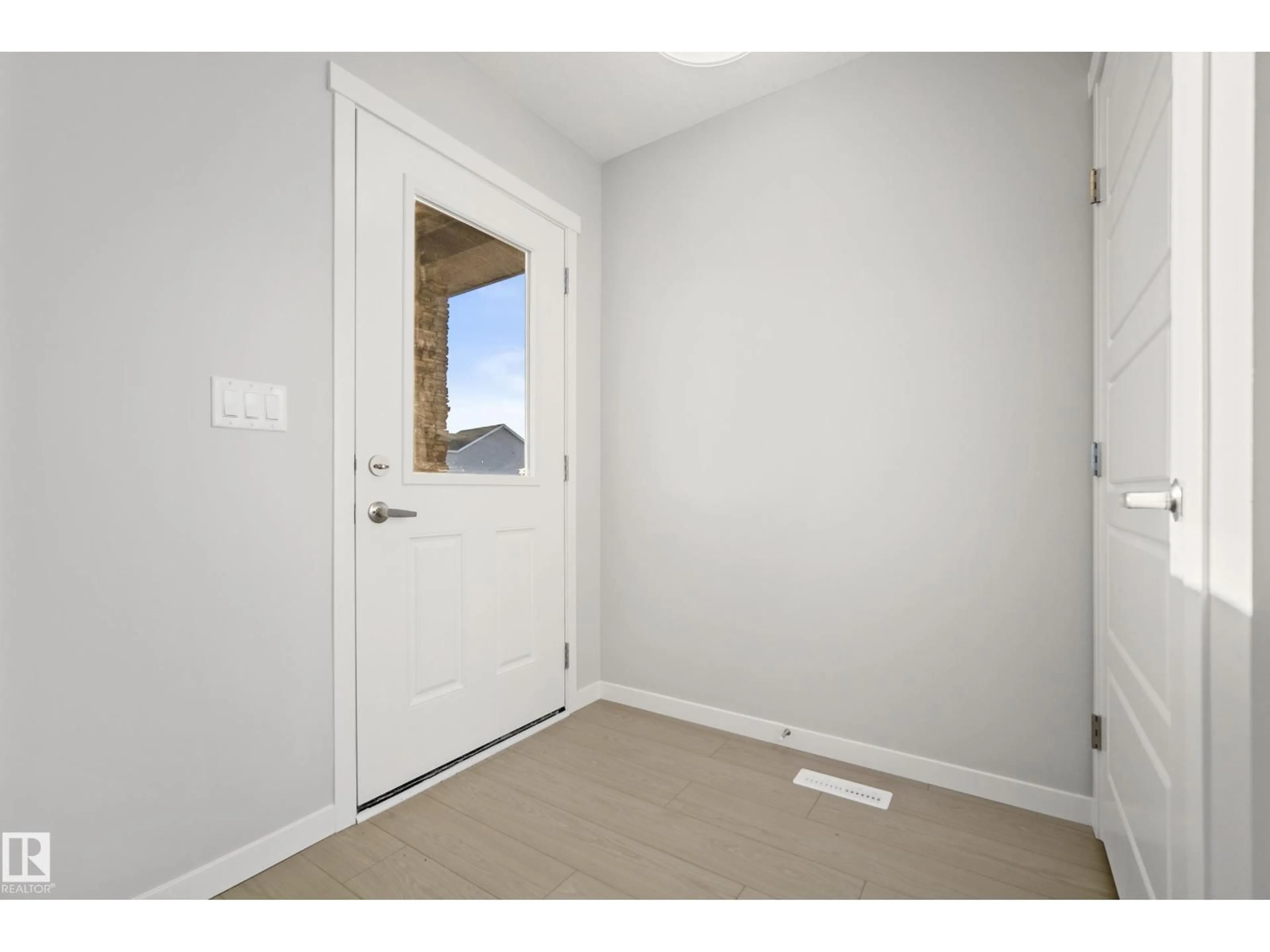 Indoor entryway for 38 BROUGHAM DR, Ardrossan Alberta T8E0B8