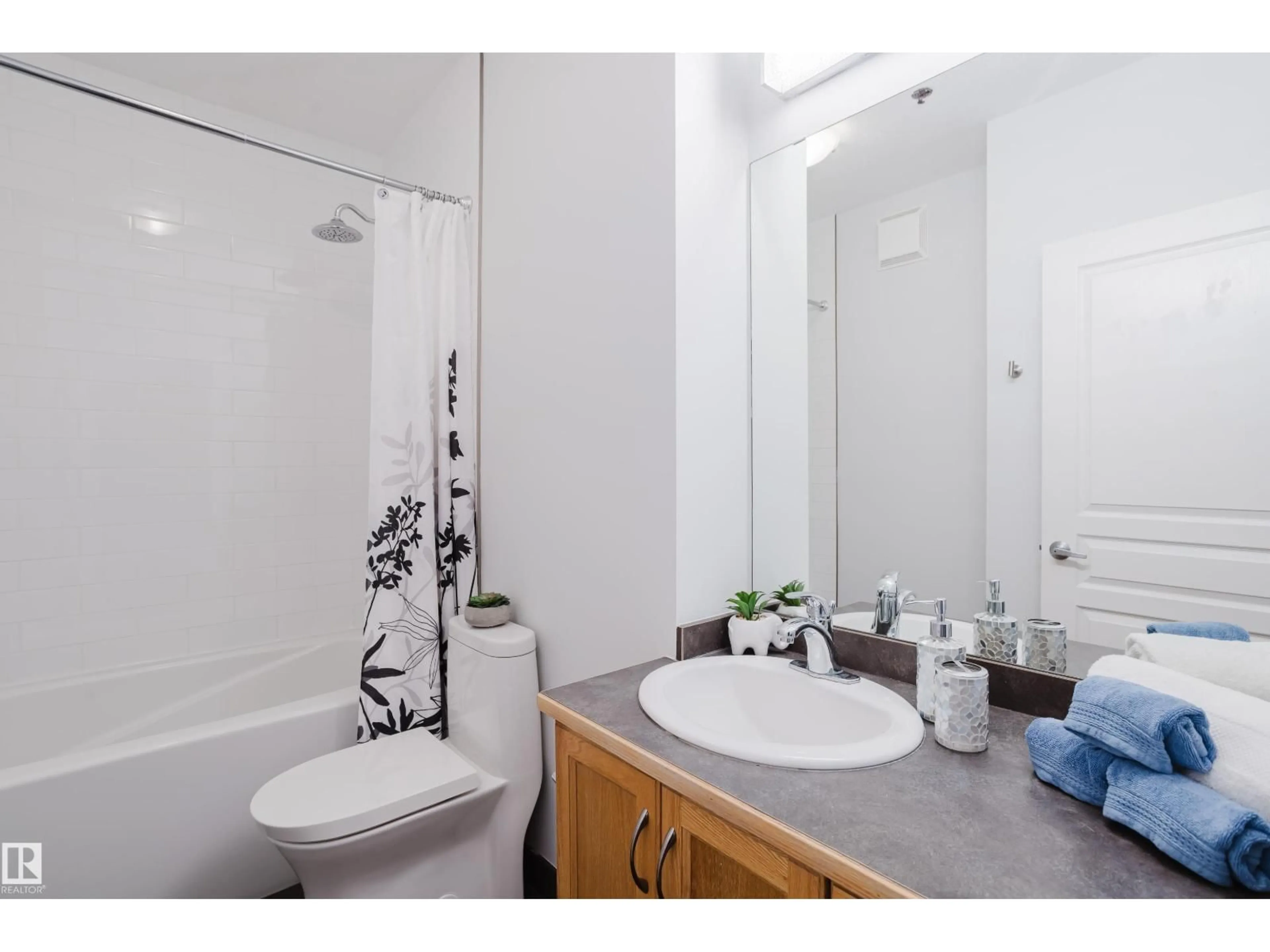 Standard bathroom, unknown for 207 - 10147 112 ST, Edmonton Alberta T5K1M1
