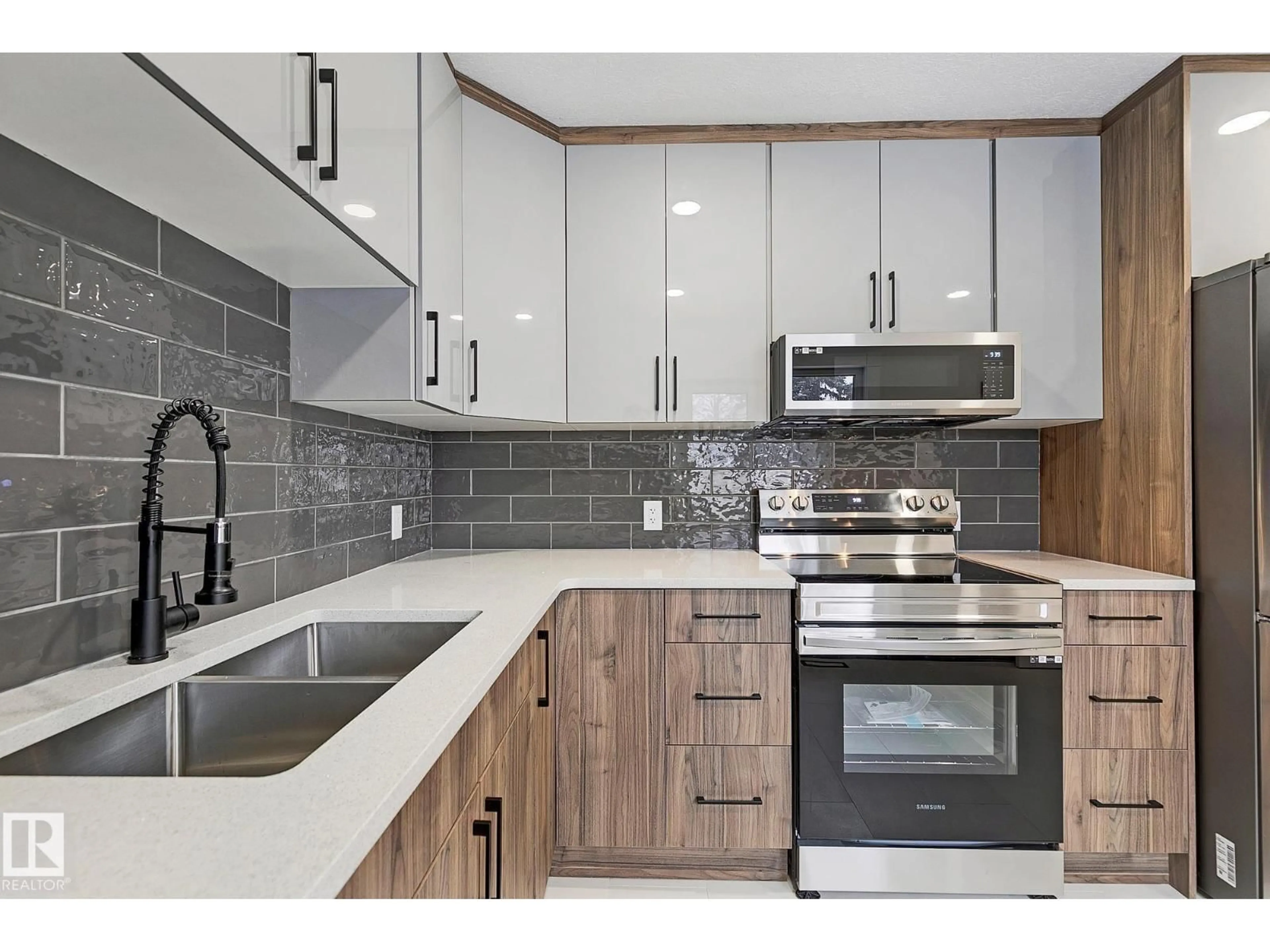 Standard kitchen, unknown for NW - 11306 105 ST, Edmonton Alberta T5G2M6