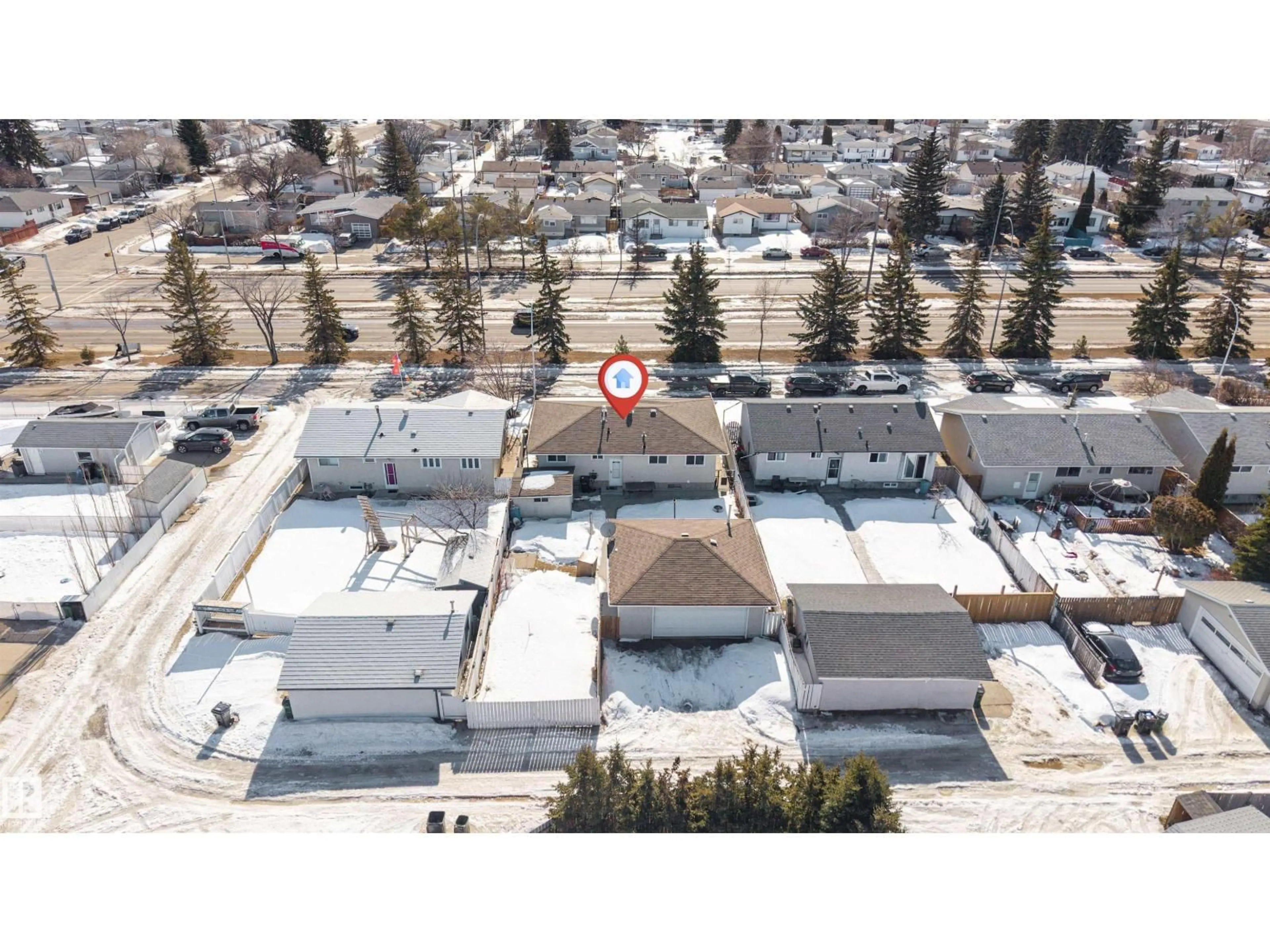A pic from outside/outdoor area/front of a property/back of a property/a pic from drone, building for NW - 8716 137 AV, Edmonton Alberta T5E1Y4