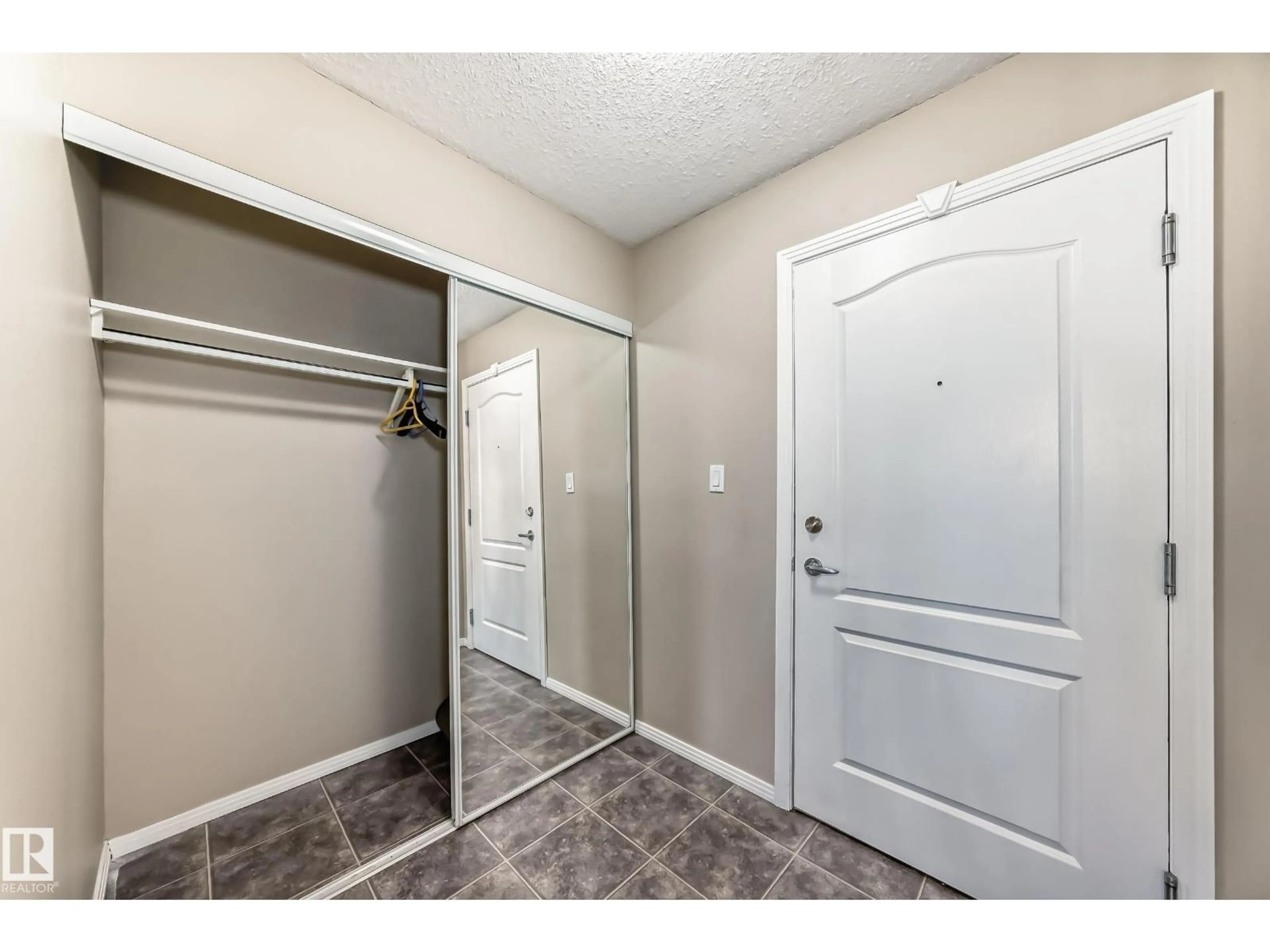 Indoor entryway for #218 - 592 HOOKE RD, Edmonton Alberta T5A5H2