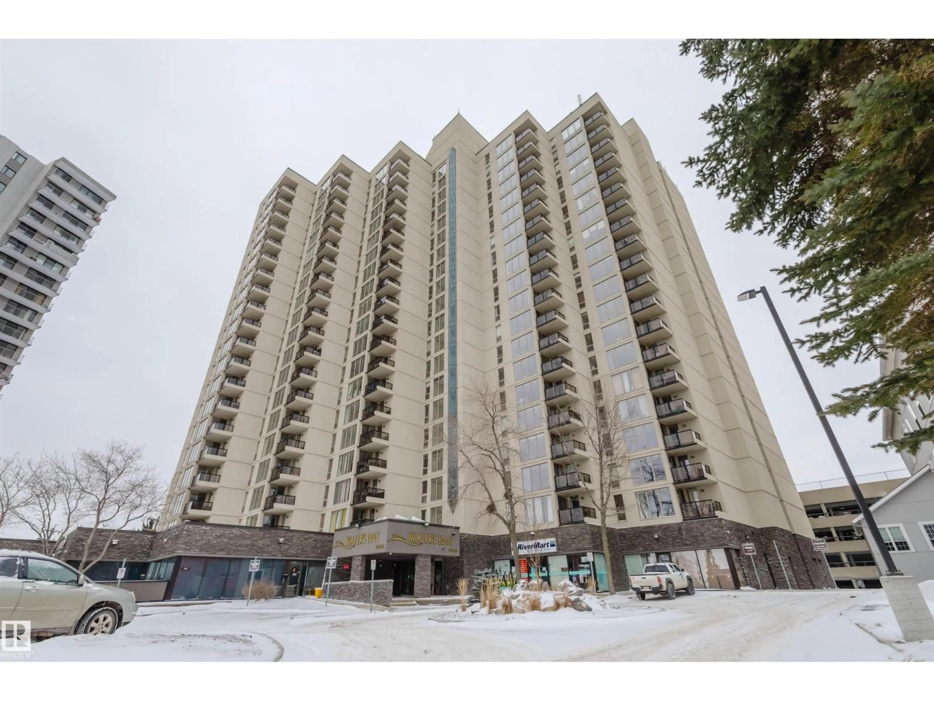 Indoor foyer for 1803 SASKATCHEWAN DR, Edmonton Alberta T6E6B6