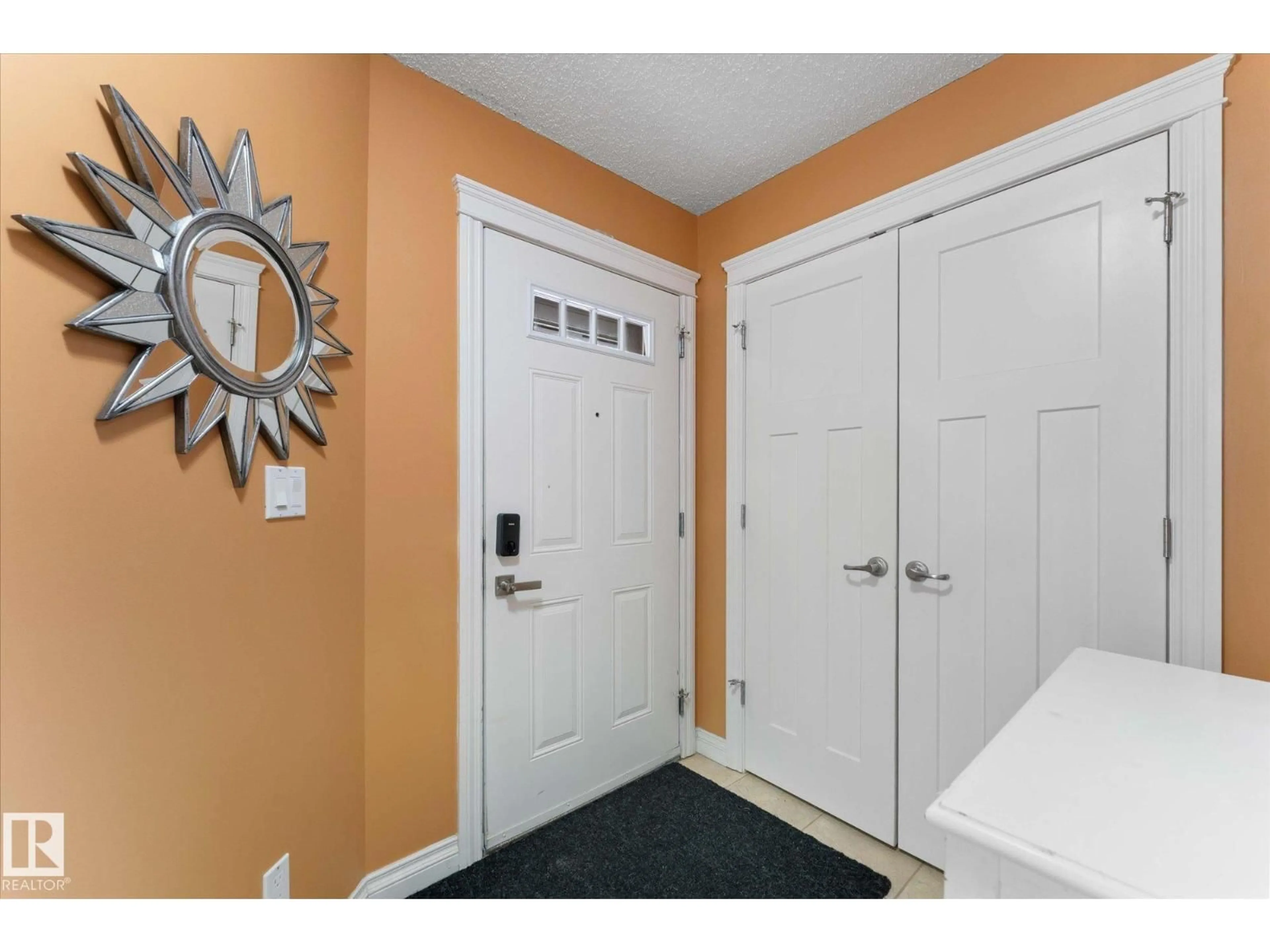 Indoor entryway for 70 HAMILTON, Spruce Grove Alberta T7X0K4