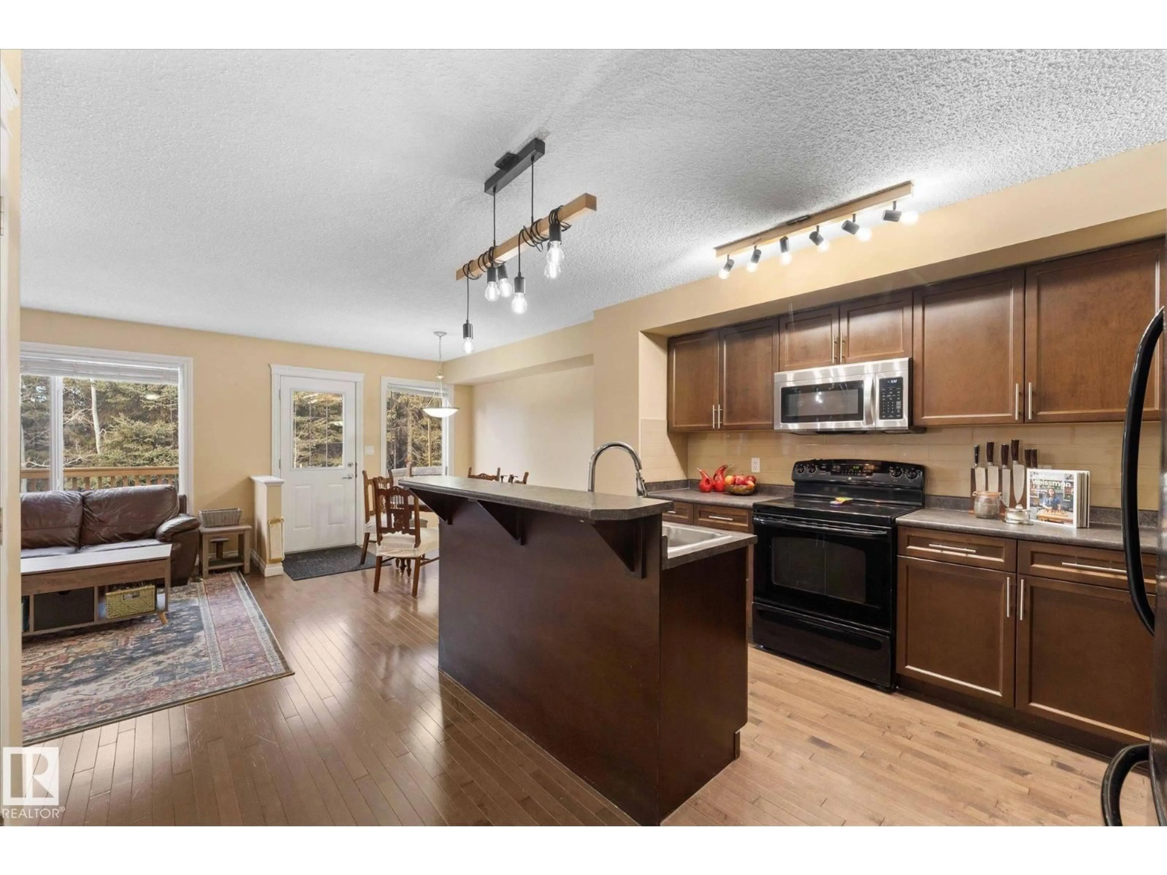 Open concept kitchen, unknown for 70 HAMILTON, Spruce Grove Alberta T7X0K4