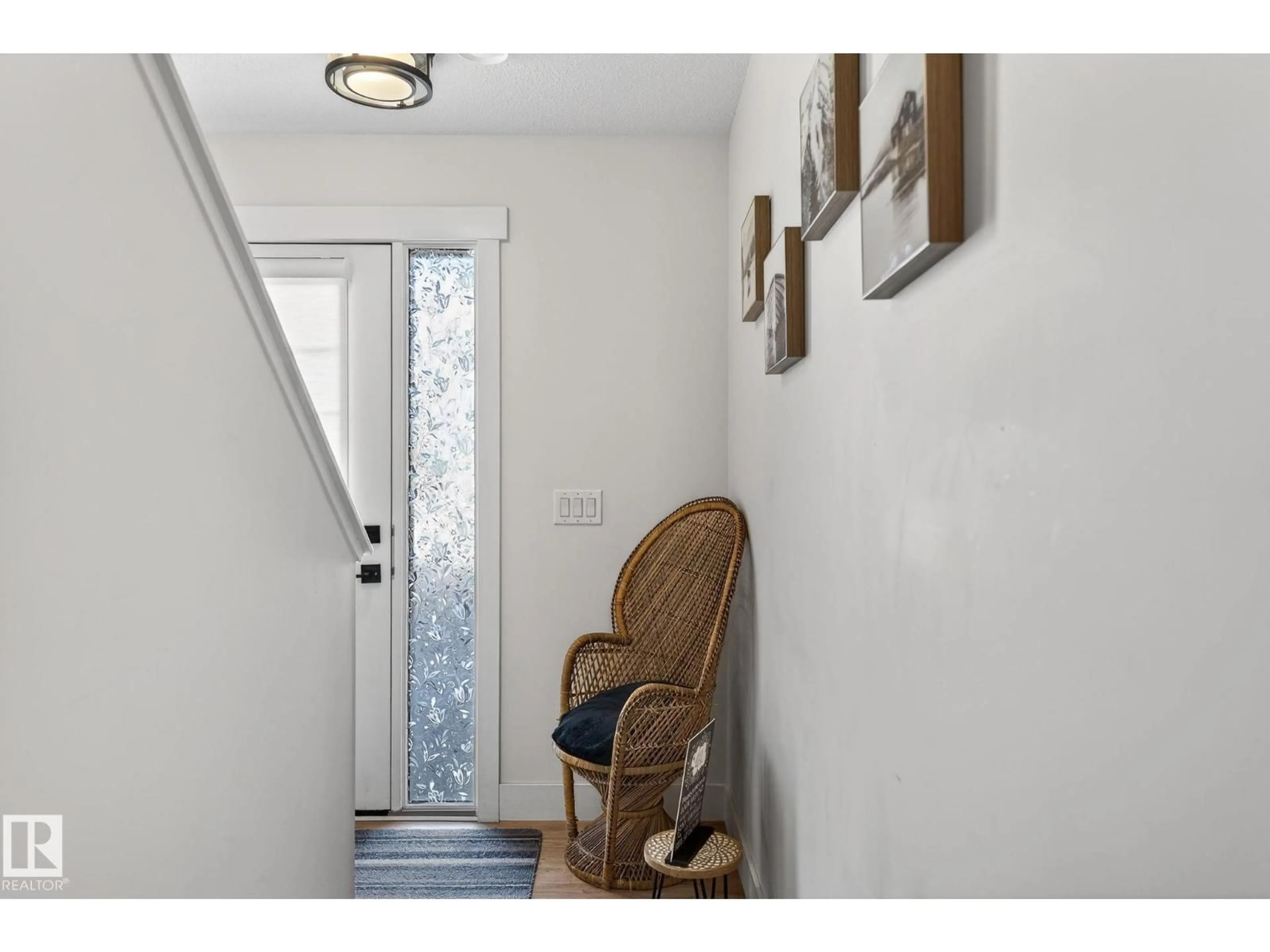 Indoor entryway for 48 1391 STARLING DR NW, Edmonton Alberta T5S0L3