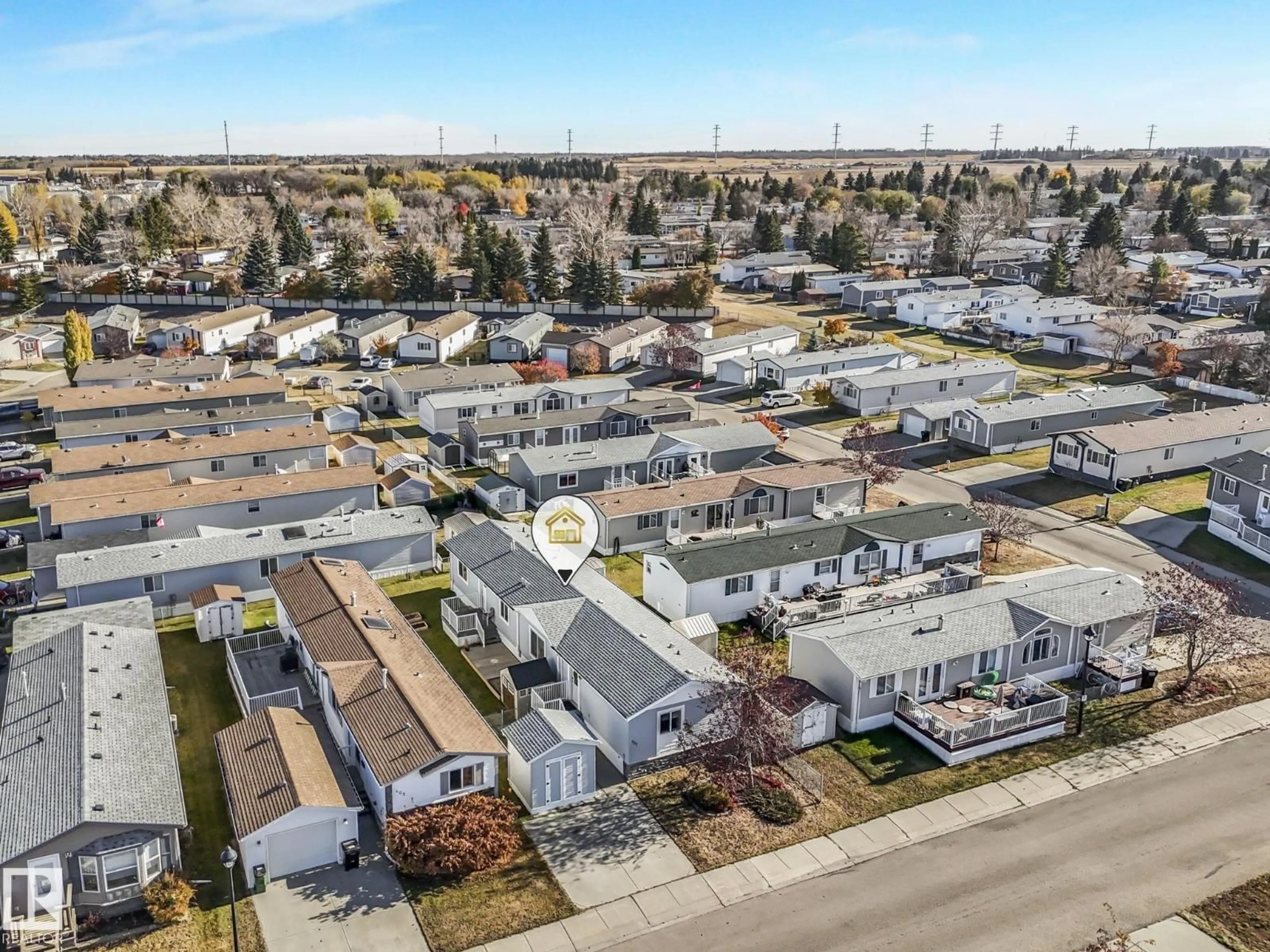 A pic from outside/outdoor area/front of a property/back of a property/a pic from drone, street for 407 OAK WOOD CR, Edmonton Alberta T6P0B3