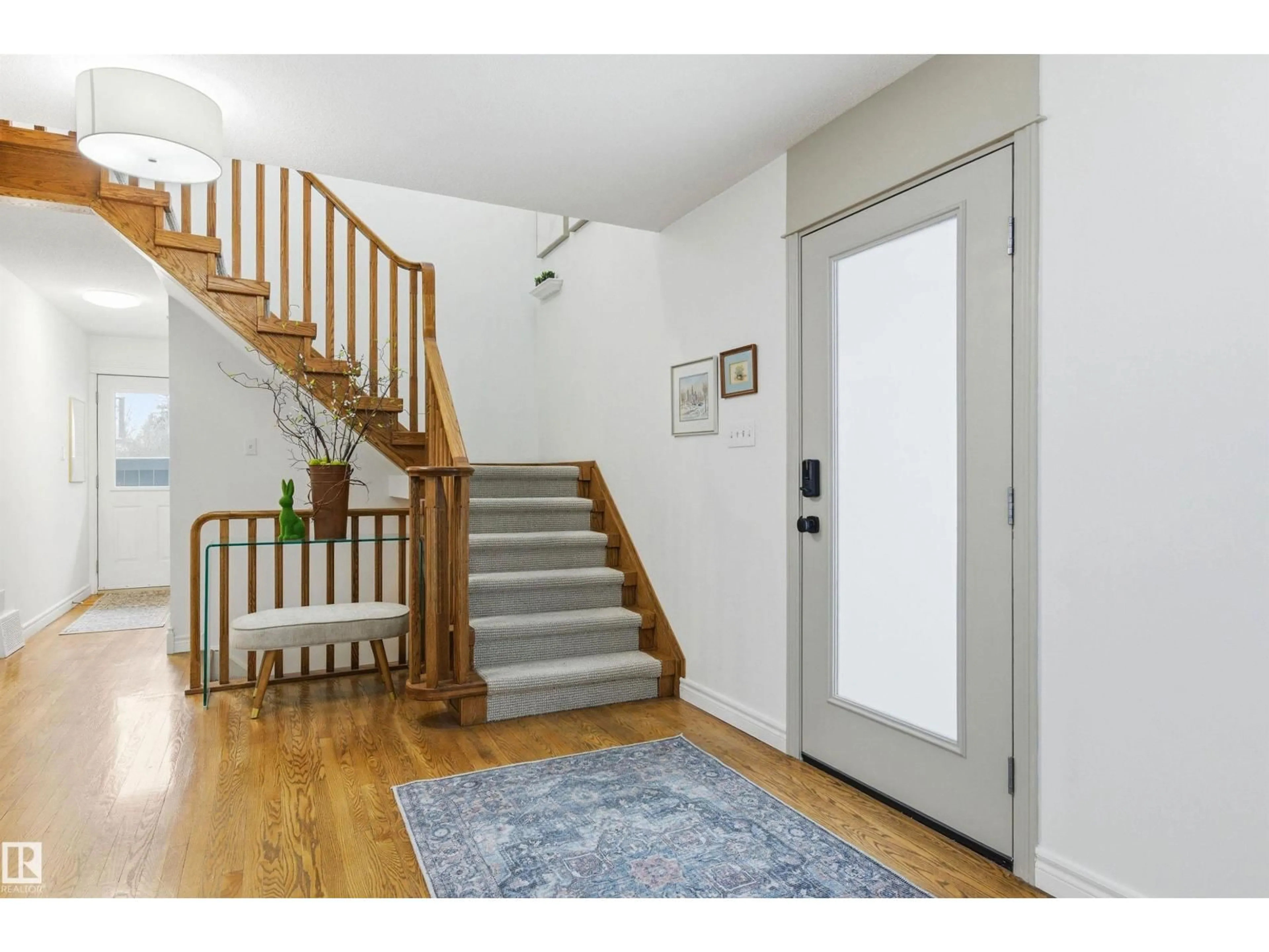 Indoor entryway for 4912 142 ST, Edmonton Alberta T6H4B1