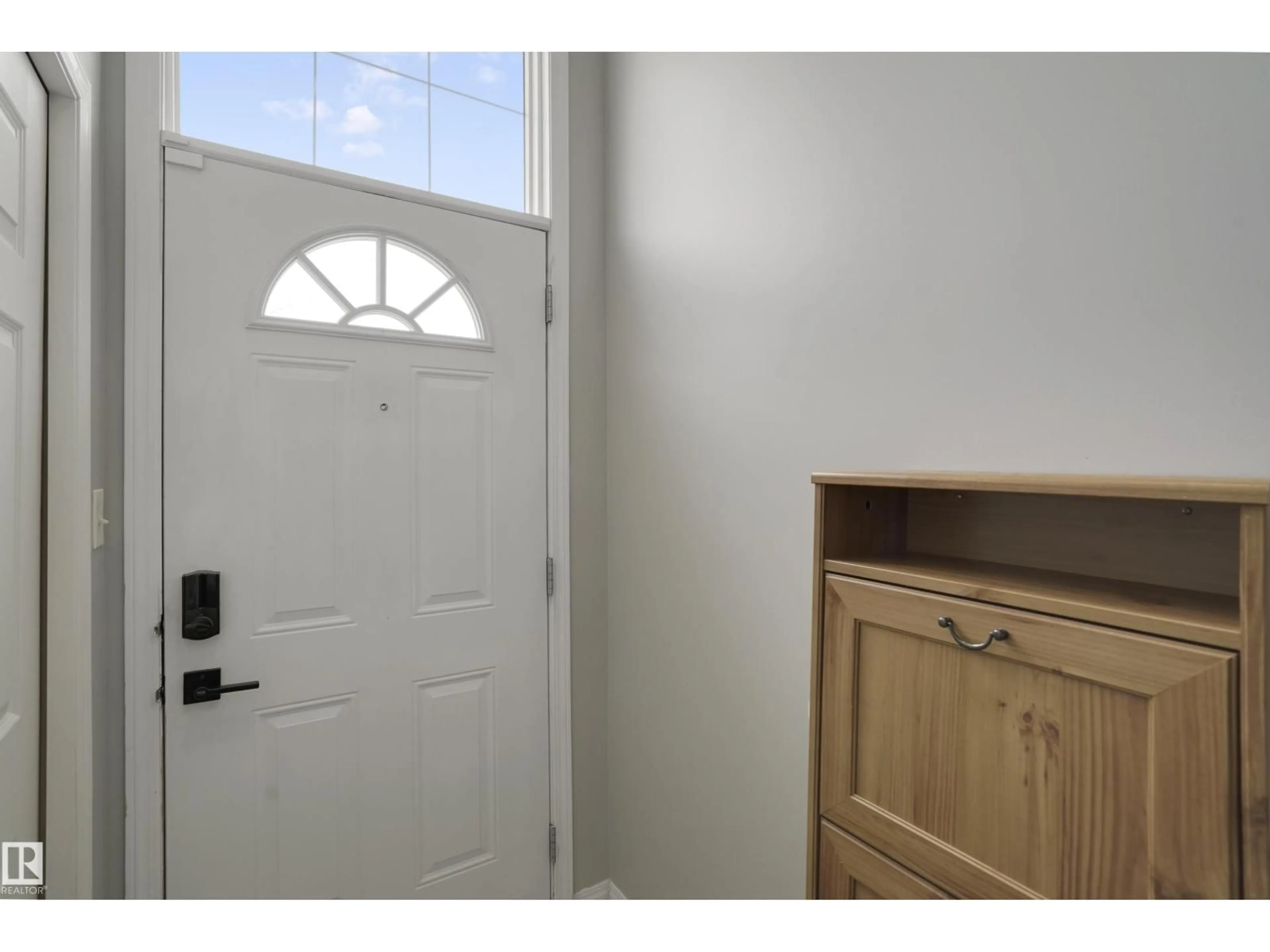 Indoor entryway for 301 - 178 BRIDGEPORT BV, Leduc Alberta T9E8S8