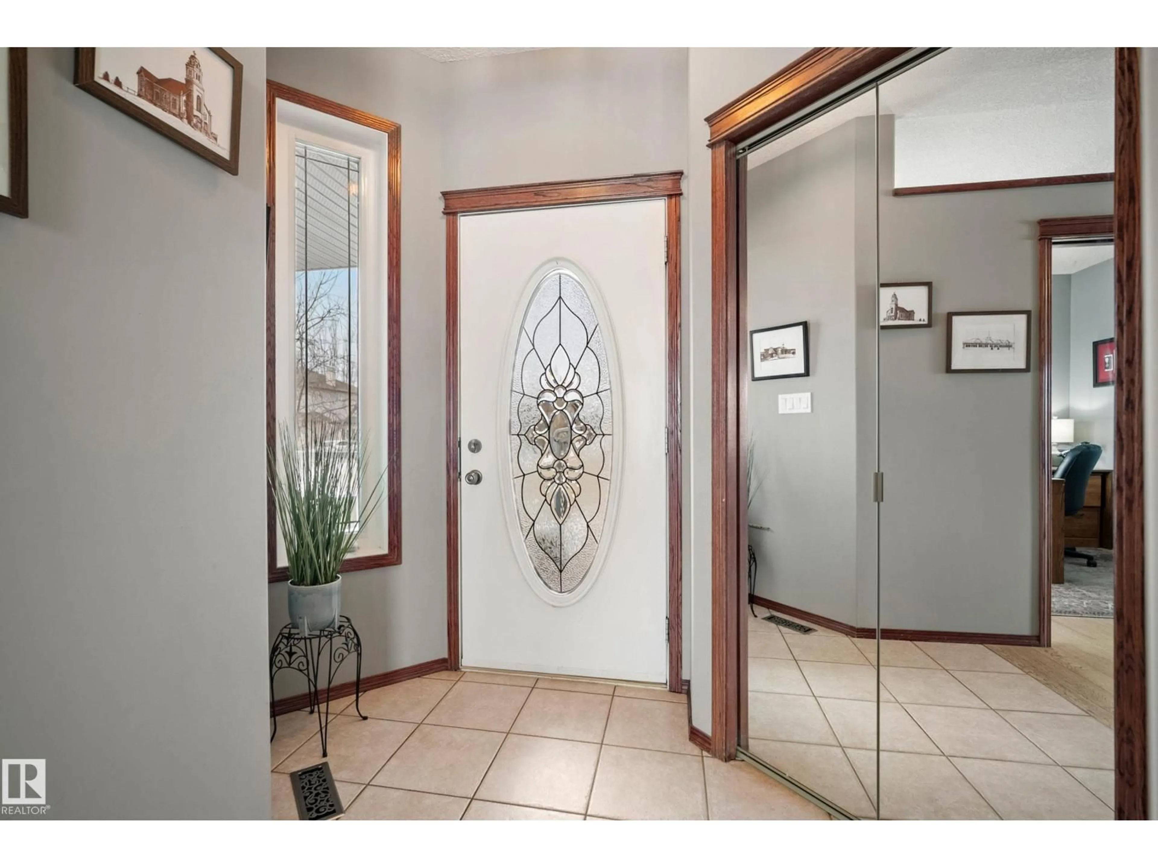 Indoor entryway for 19 ROSEMOUNT BV, Beaumont Alberta T4X1S5