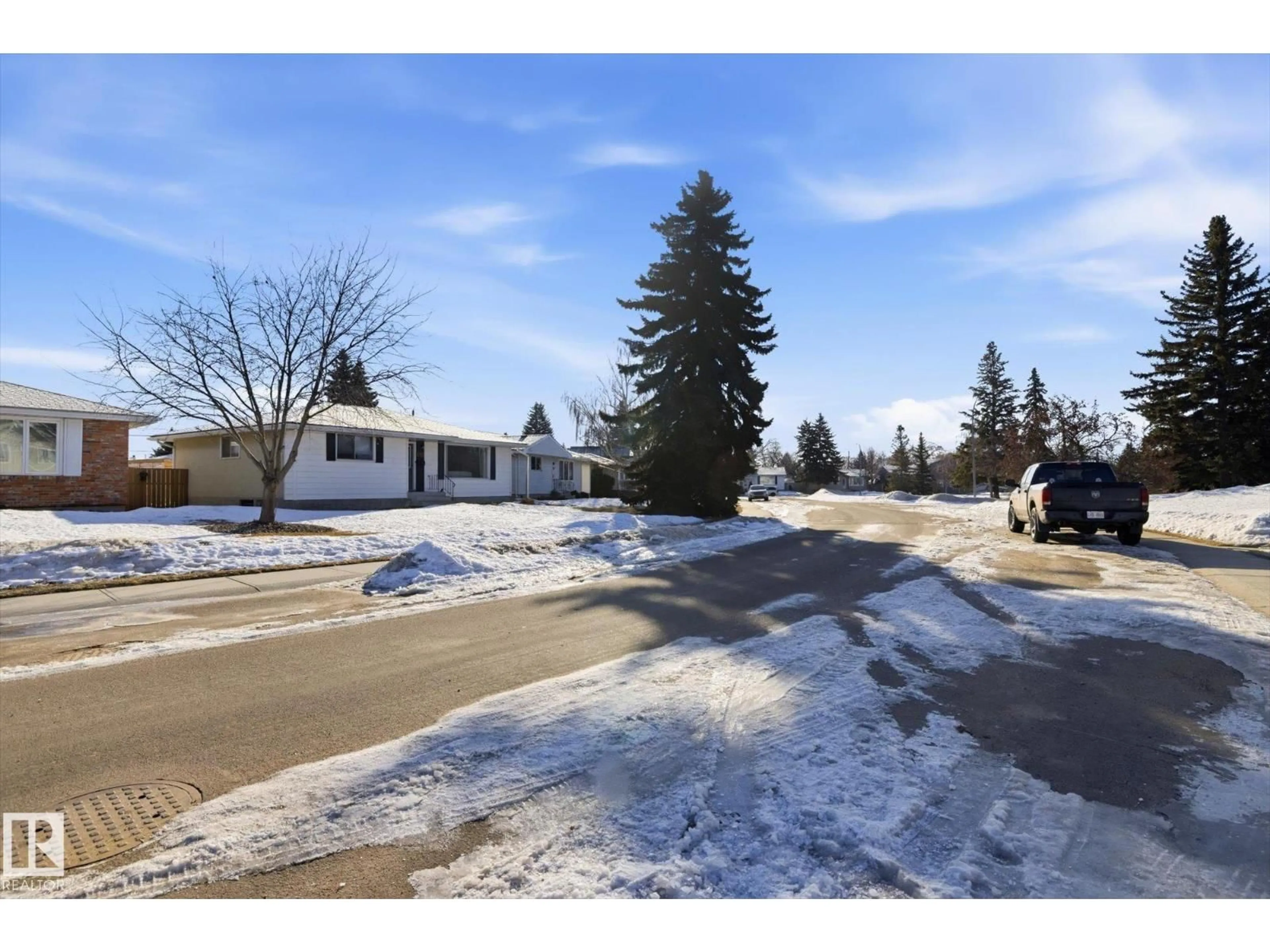 A pic from outside/outdoor area/front of a property/back of a property/a pic from drone, street for NW - 9311 169 ST, Edmonton Alberta T5R2X4