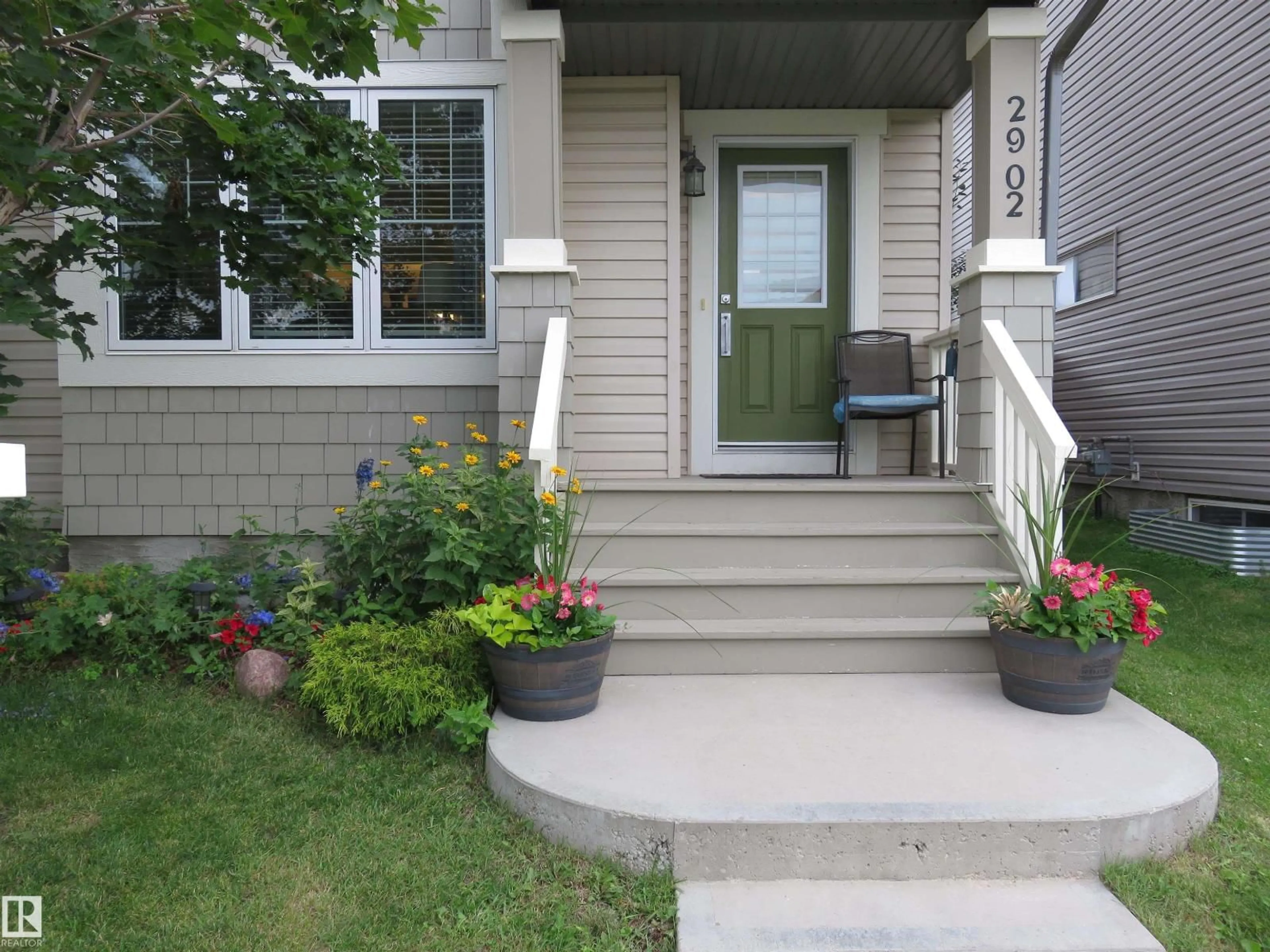 Patio, street for 2902 MAPLE WY, Edmonton Alberta T6T0T4