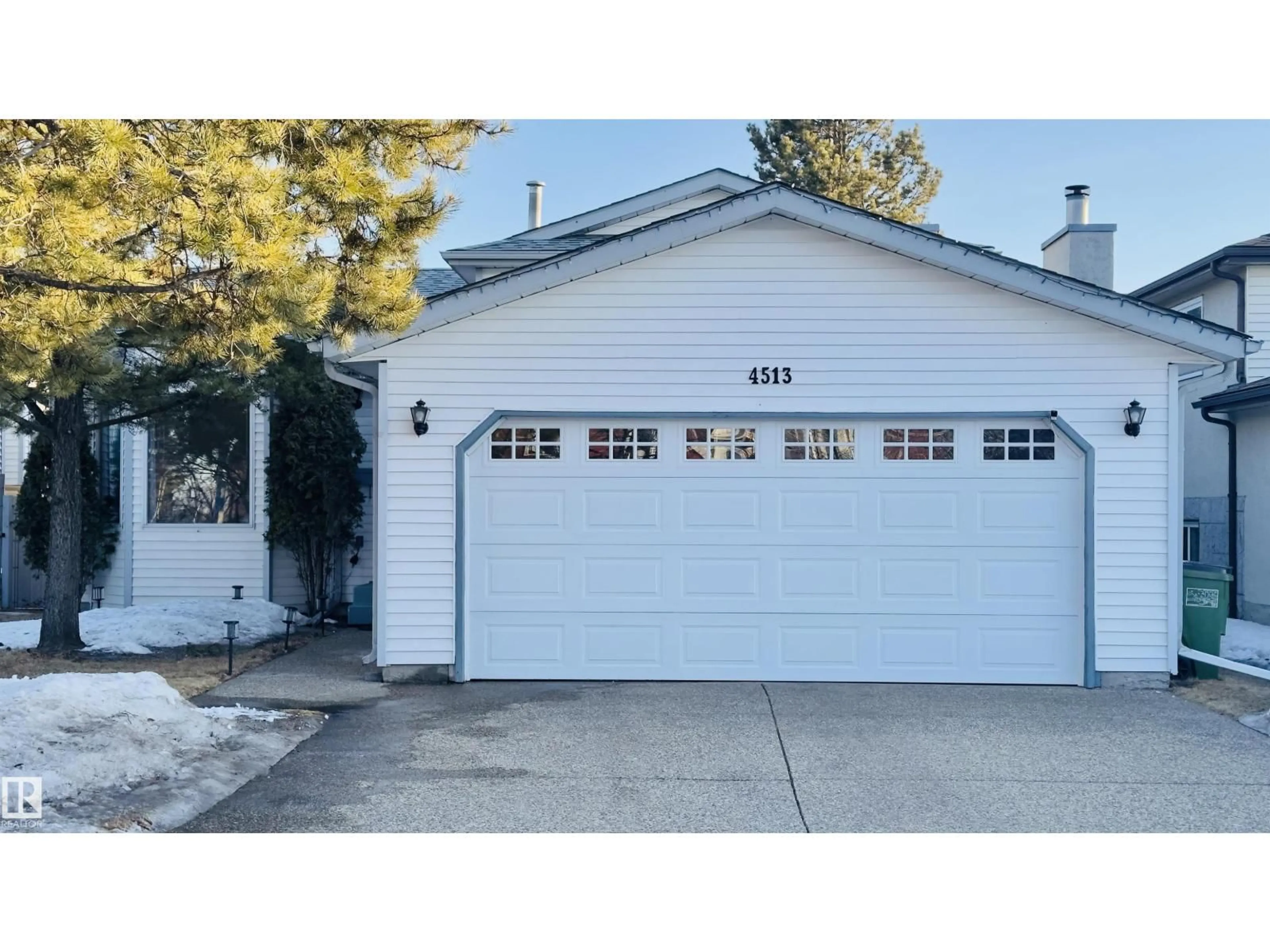 Indoor garage for 4513 10 AV, Edmonton Alberta T6L4S2